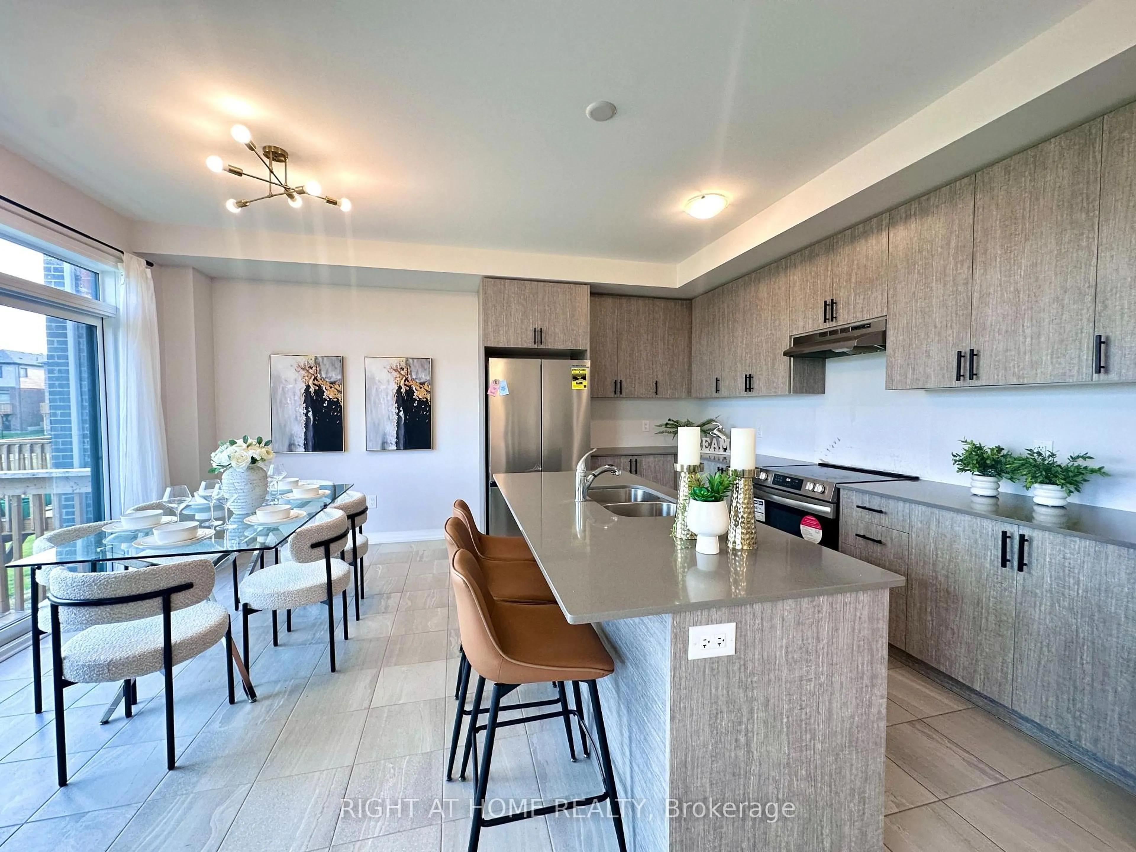Open concept kitchen, ceramic/tile floor for 27 Blackburn St, Cambridge Ontario N1S 0E1