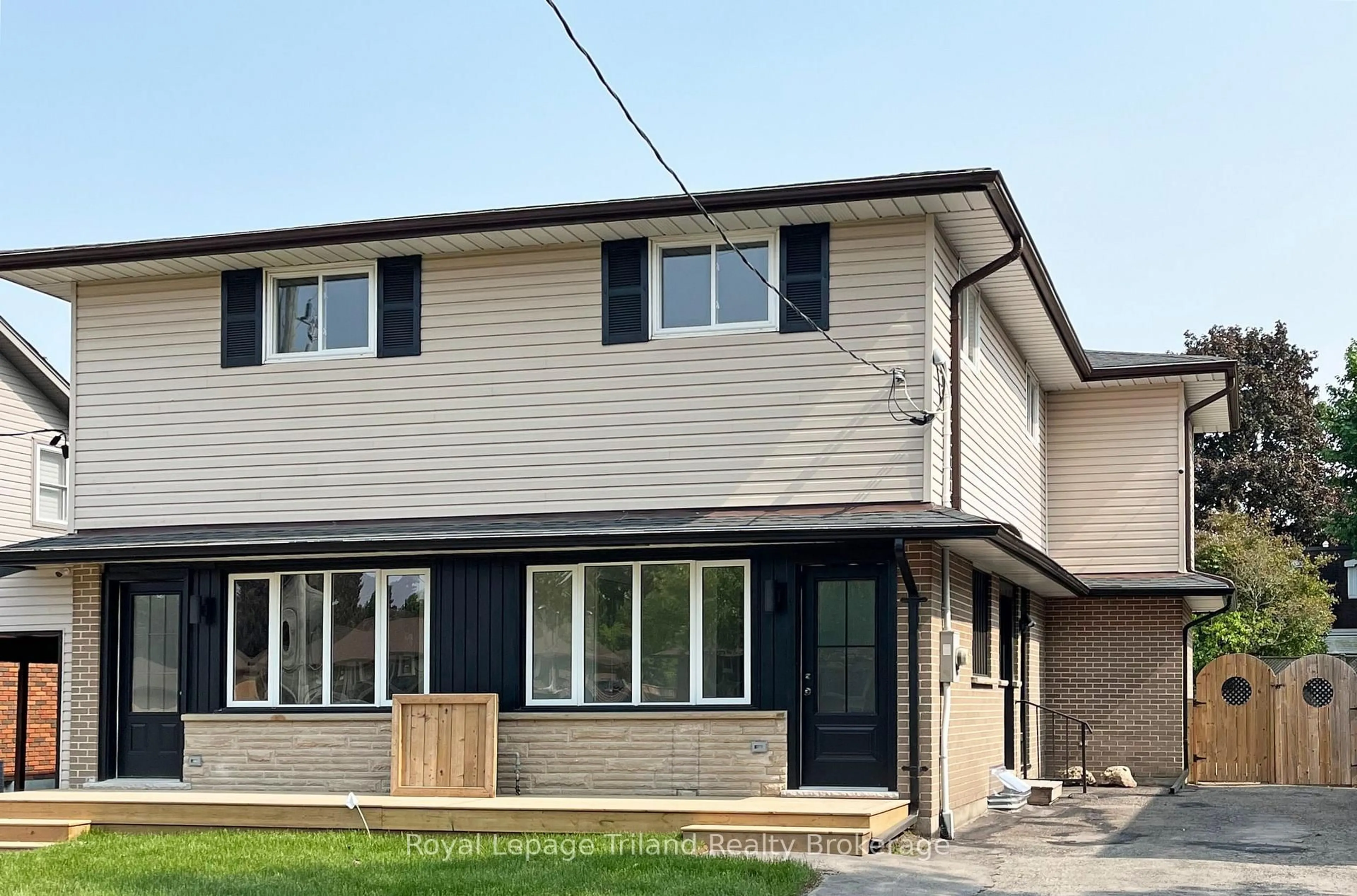 Home with vinyl exterior material, street for 1018 Warwick St, Woodstock Ontario N4S 4S2