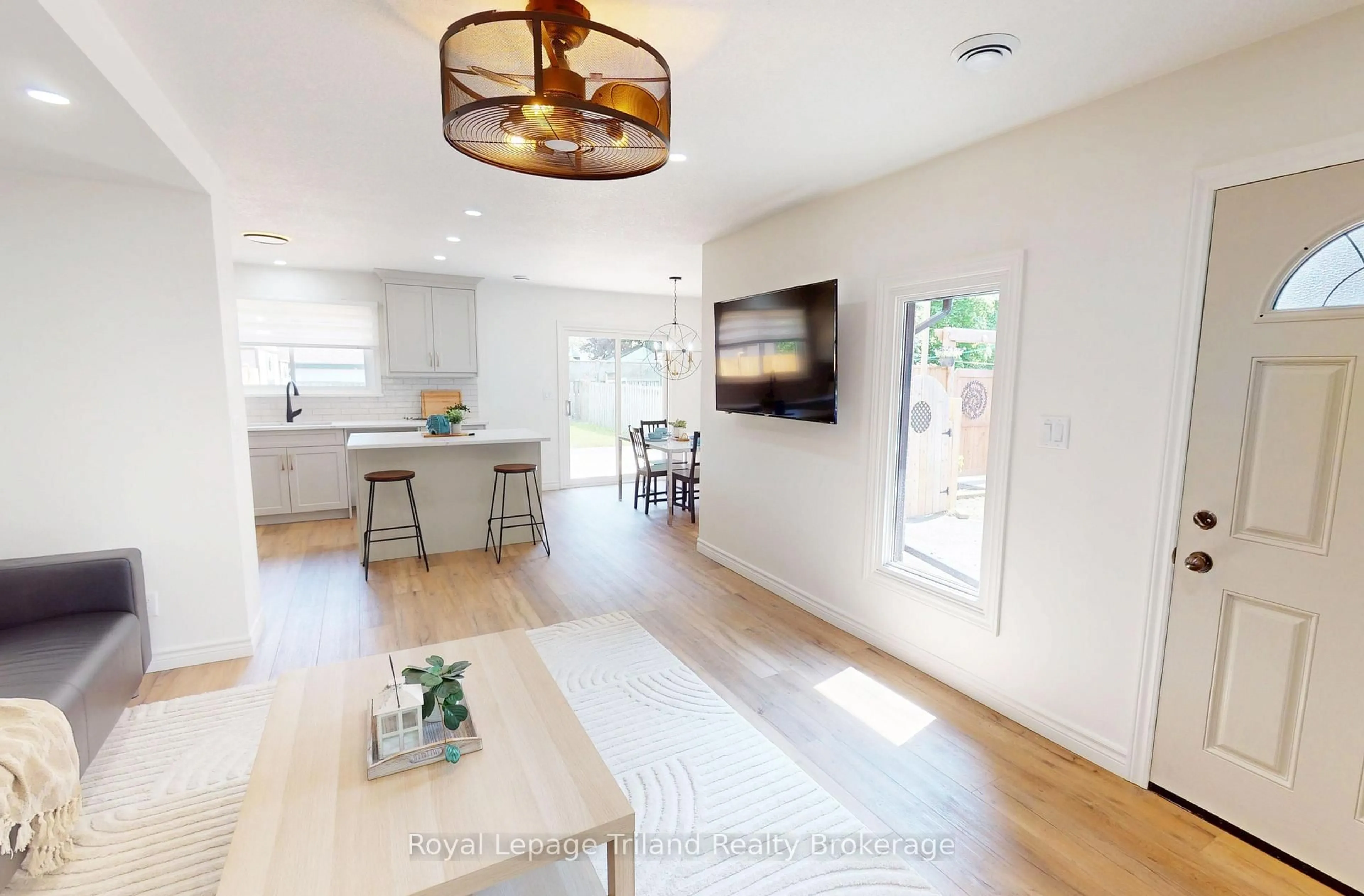 Open concept kitchen, unknown for 1018 Warwick St, Woodstock Ontario N4S 4S2