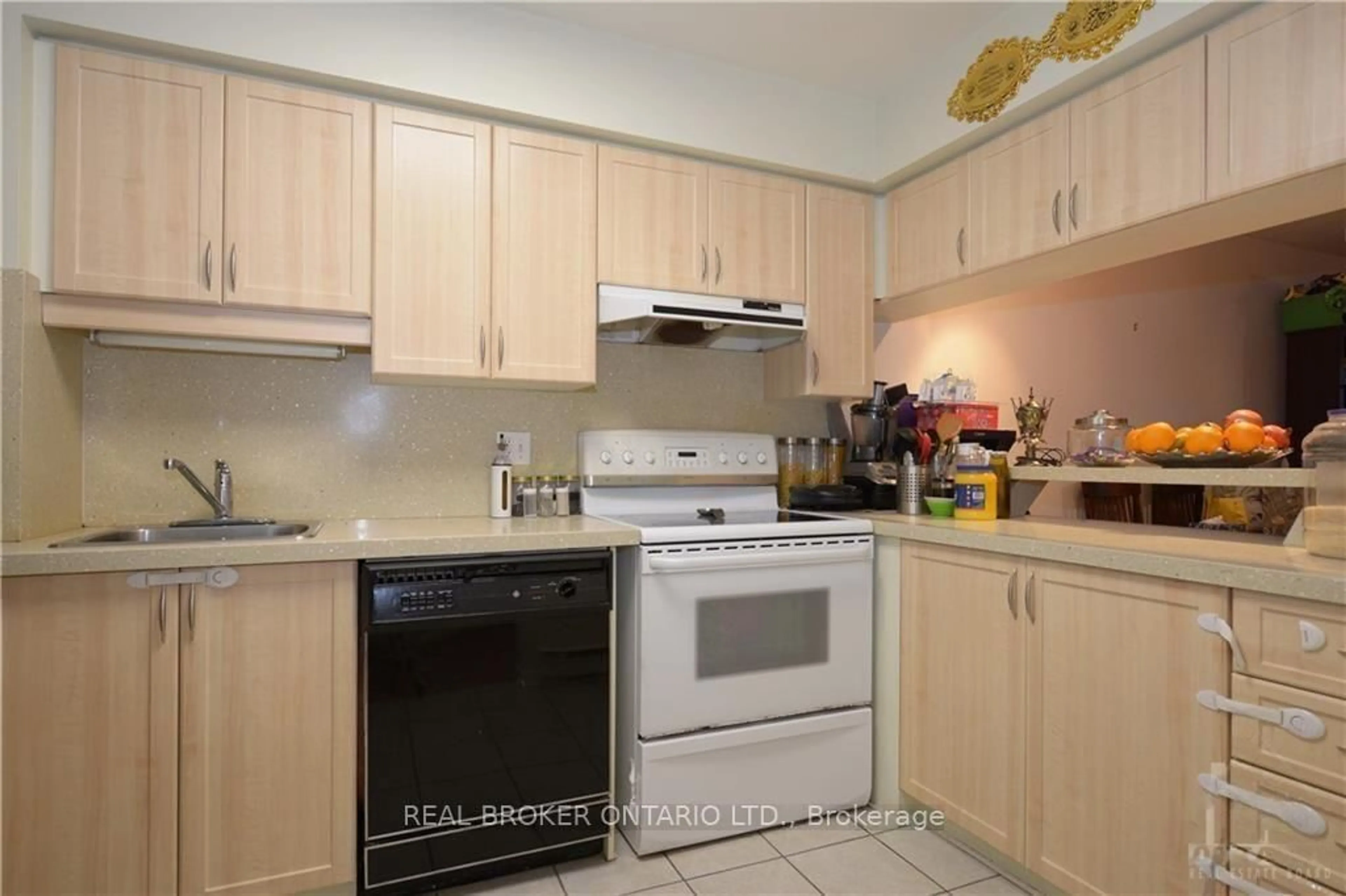 Standard kitchen, unknown for 123 Briston Private, Ottawa Ontario K1G 5R1