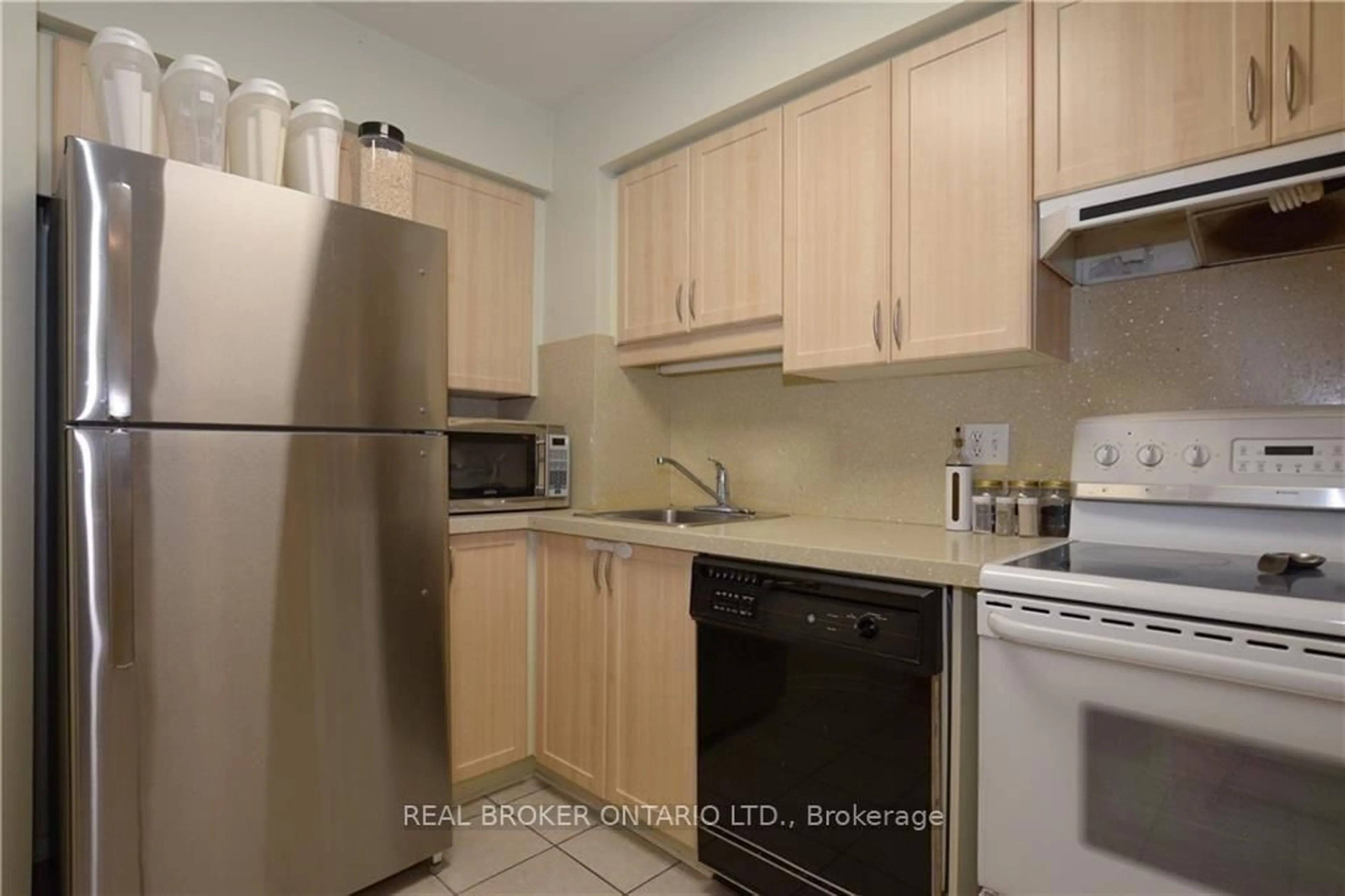 Standard kitchen, unknown for 123 Briston Private, Ottawa Ontario K1G 5R1