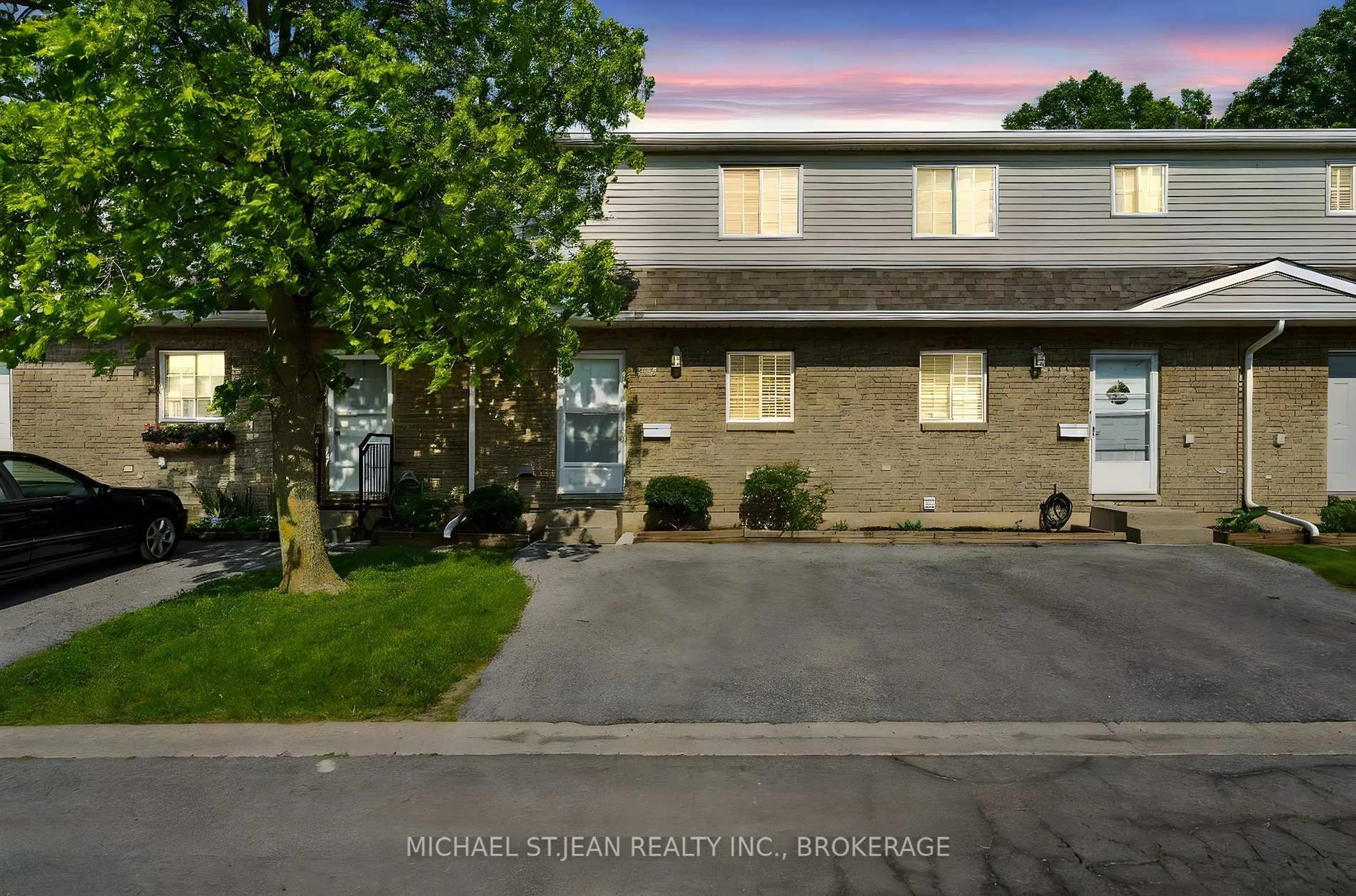 A pic from outside/outdoor area/front of a property/back of a property/a pic from drone, street for 8136 Coventry Rd #44, Niagara Falls Ontario L2H 2X6