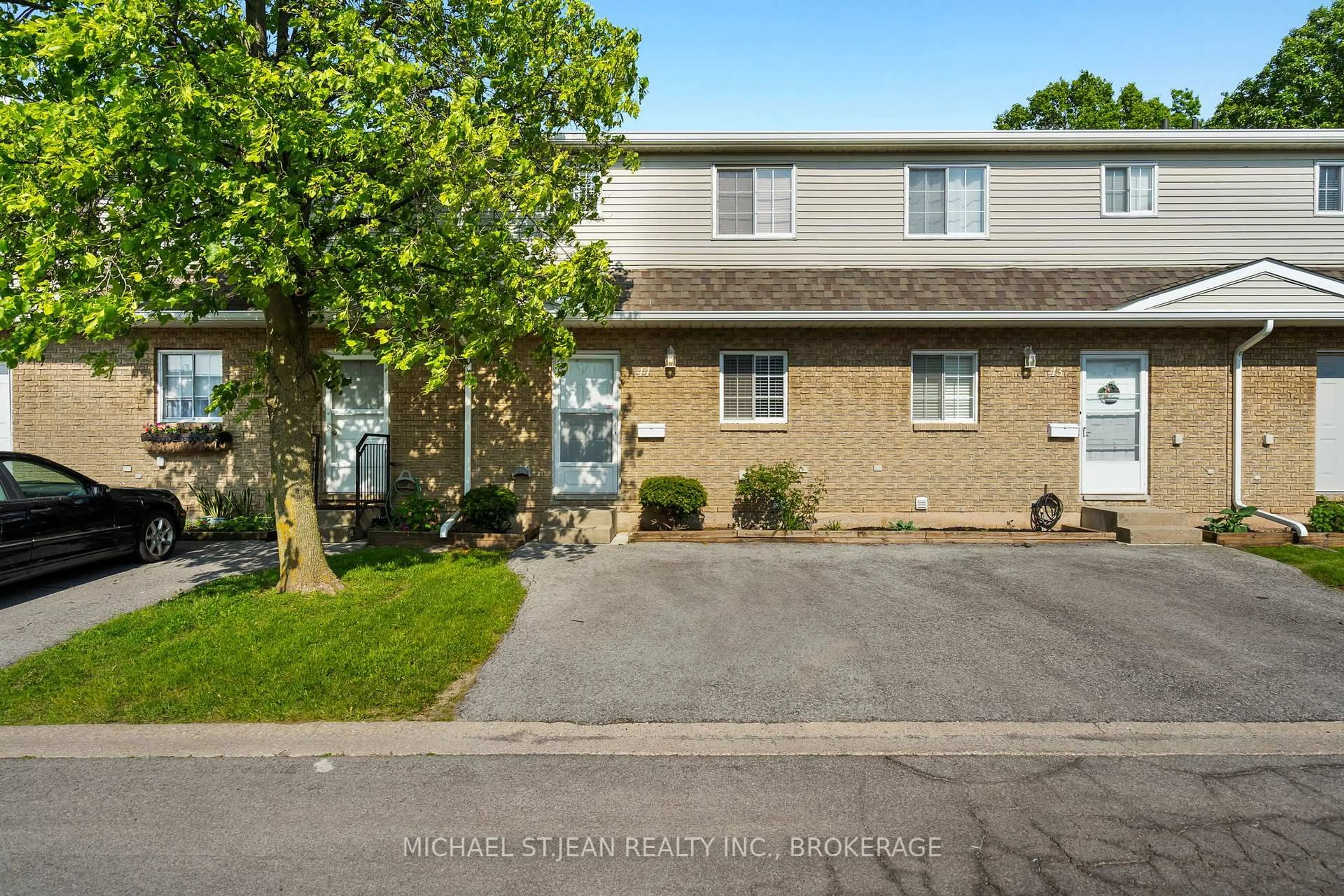 A pic from outside/outdoor area/front of a property/back of a property/a pic from drone, street for 8136 Coventry Rd #44, Niagara Falls Ontario L2H 2X6
