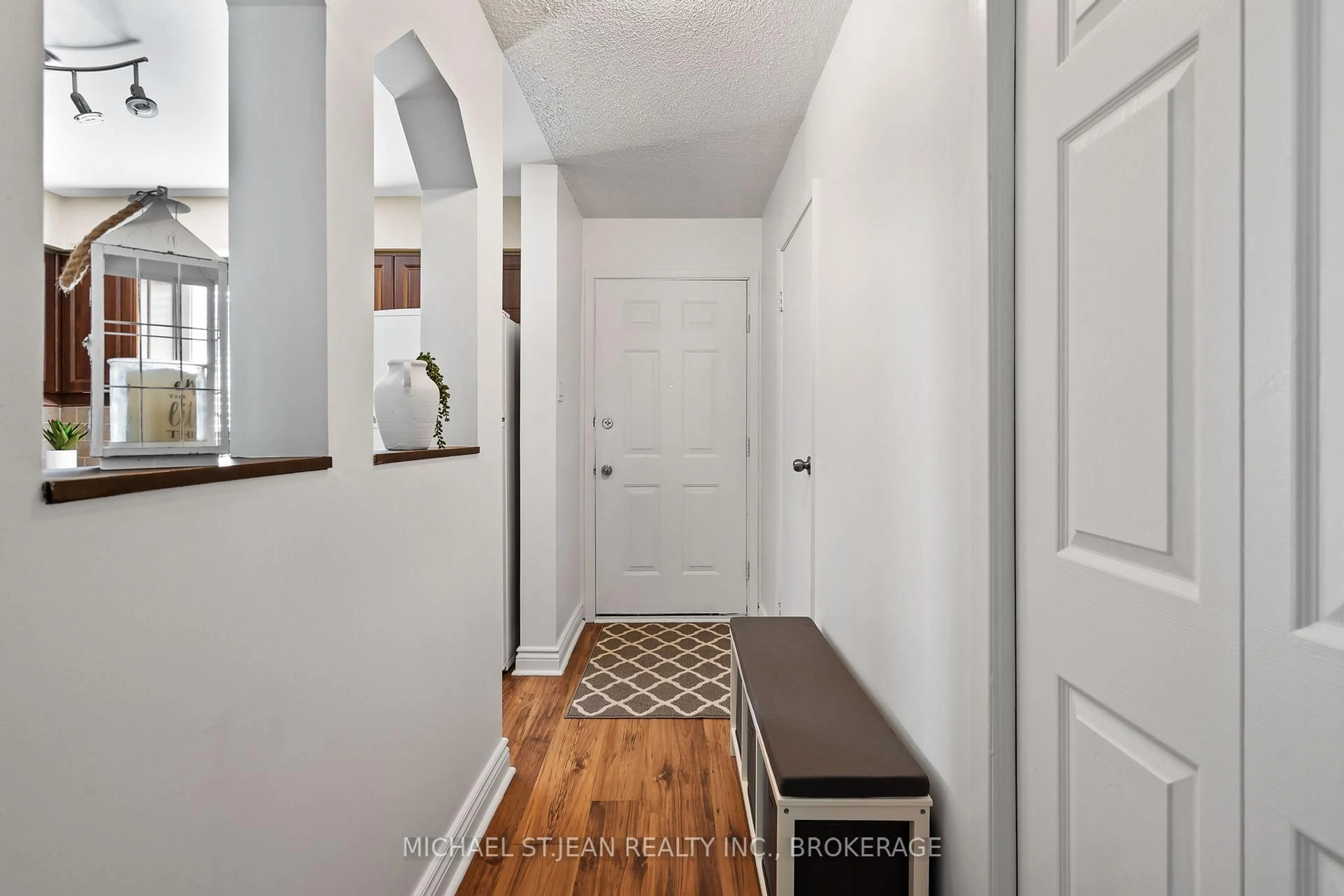 Indoor entryway for 8136 Coventry Rd #44, Niagara Falls Ontario L2H 2X6