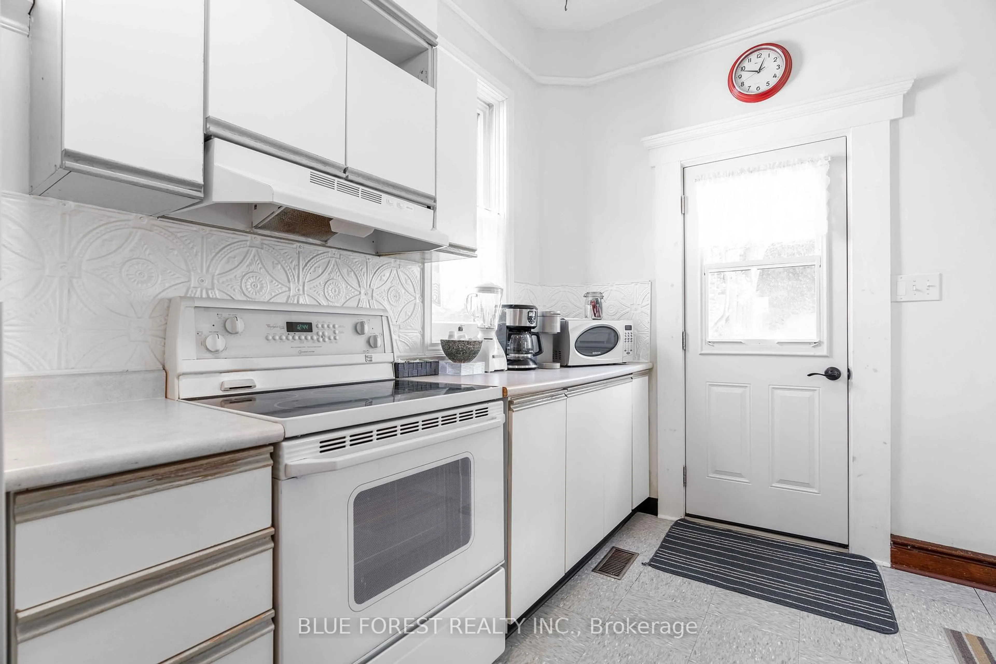 Standard kitchen, unknown for 510 Quebec St, London East Ontario N5W 3Y7