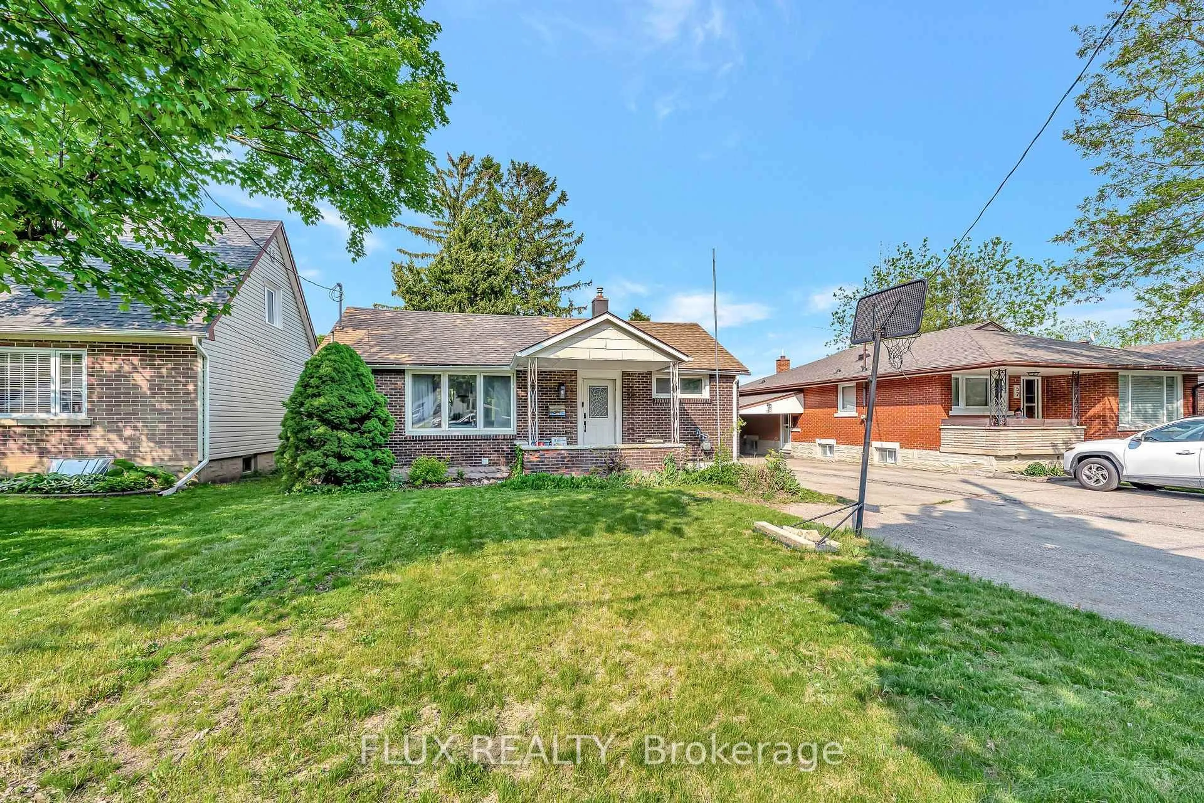 A pic from outside/outdoor area/front of a property/back of a property/a pic from drone, street for 48 Belmont Ave, Kitchener Ontario N2M 4B9