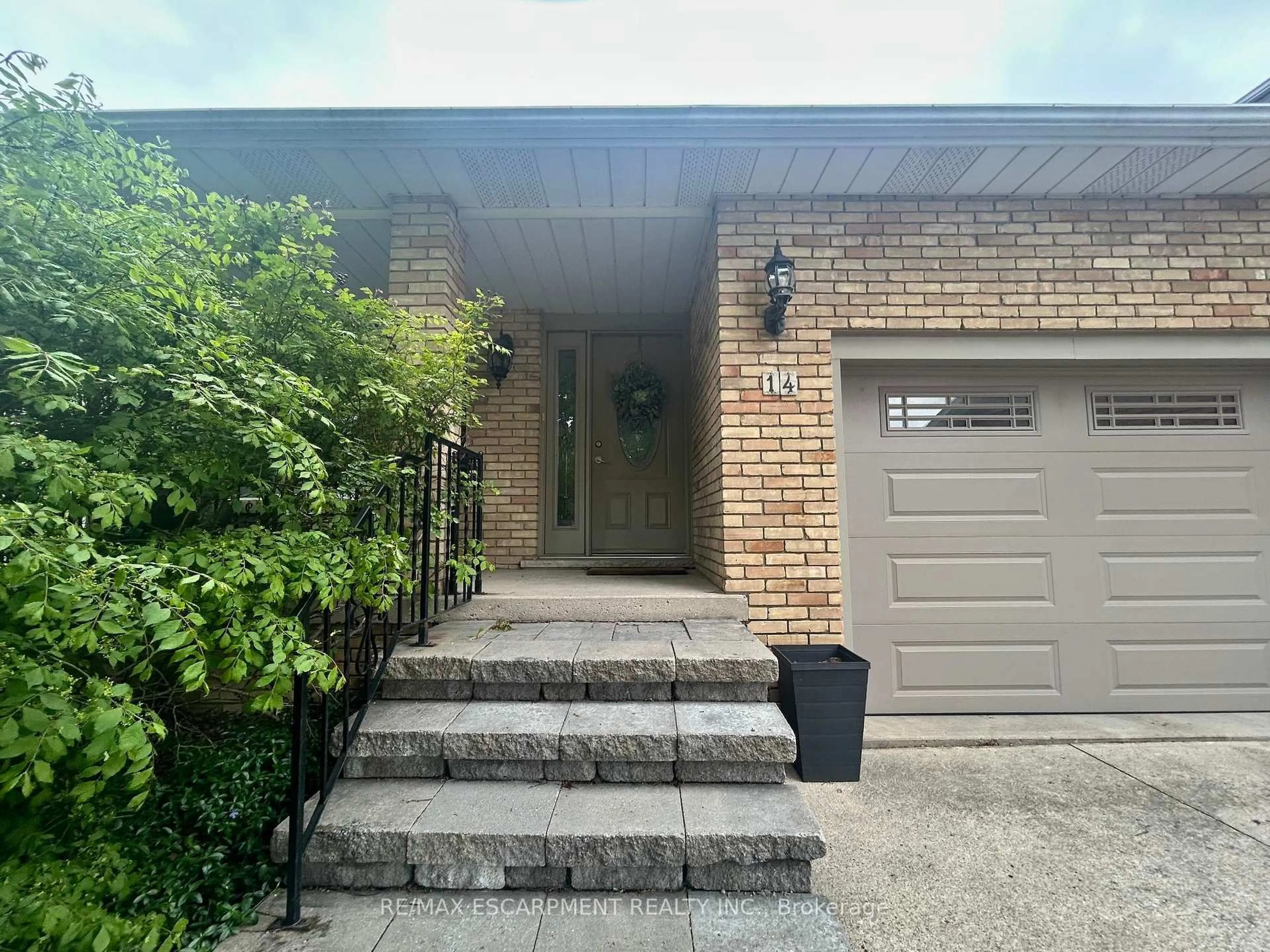 Unknown for 14 Vista Crt, Hamilton Ontario L9B 1X2