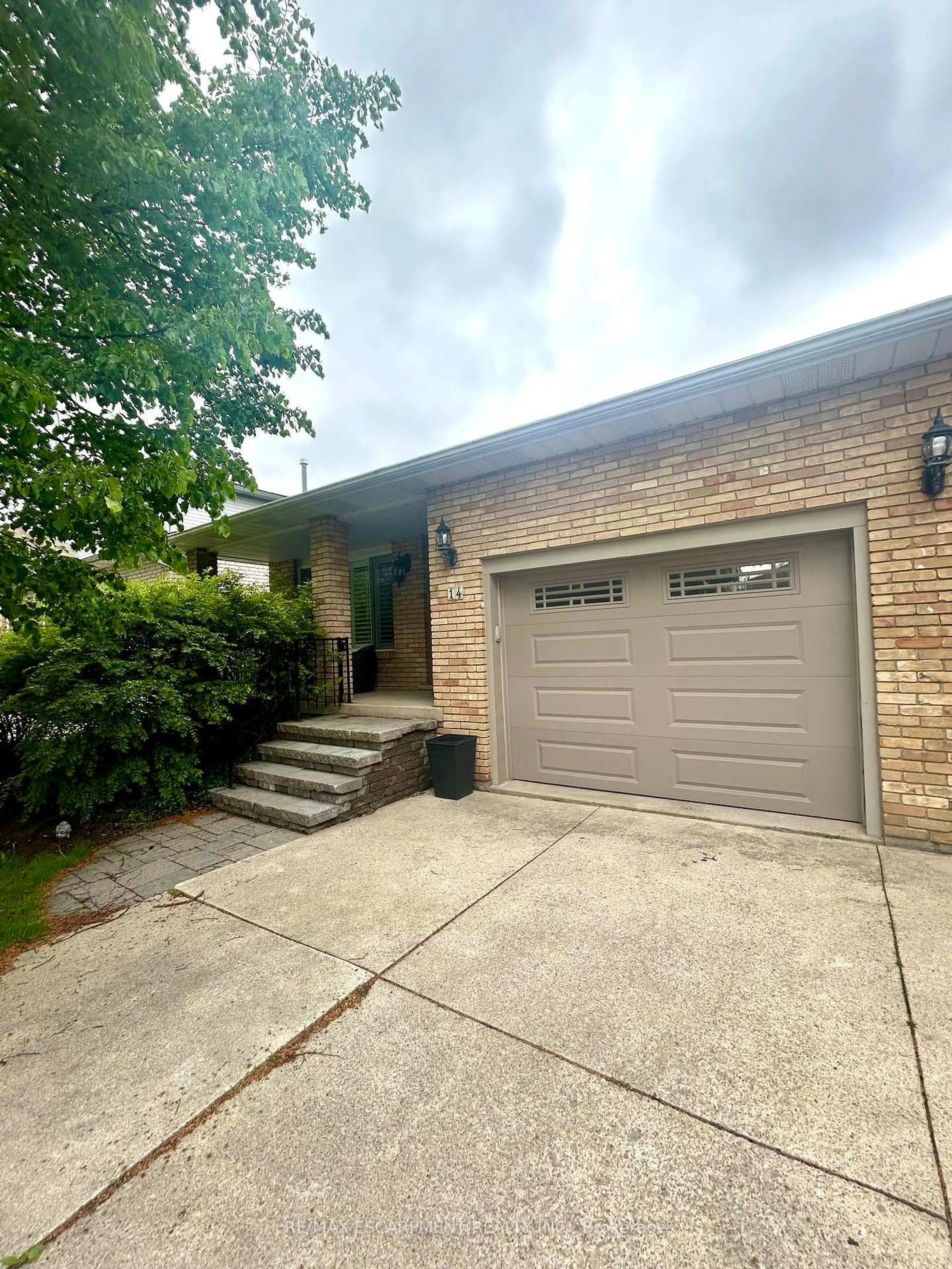 Home with brick exterior material, street for 14 Vista Crt, Hamilton Ontario L9B 1X2