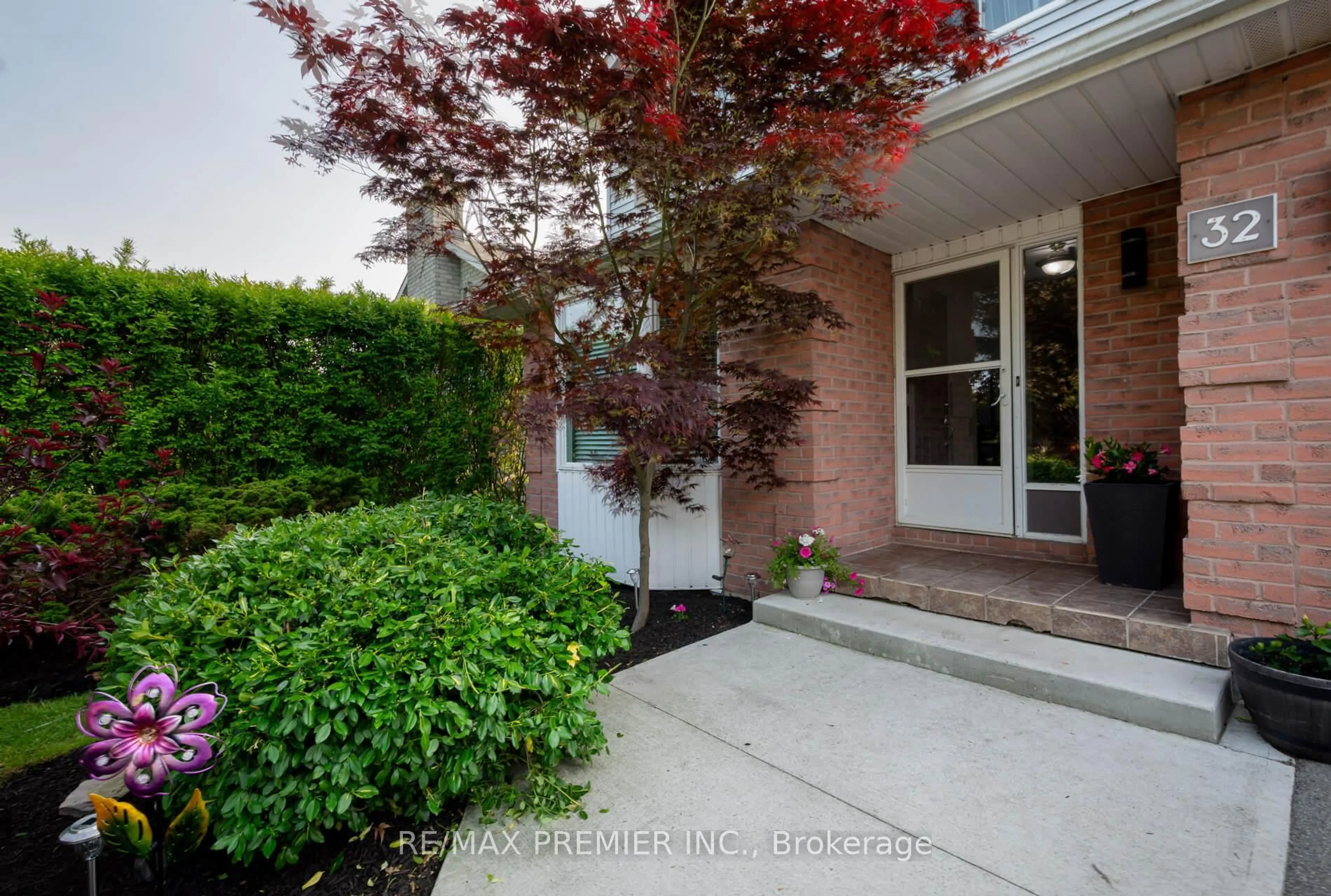 Unknown for 32 Buchanan Dr, Haldimand Ontario N3W 1H1