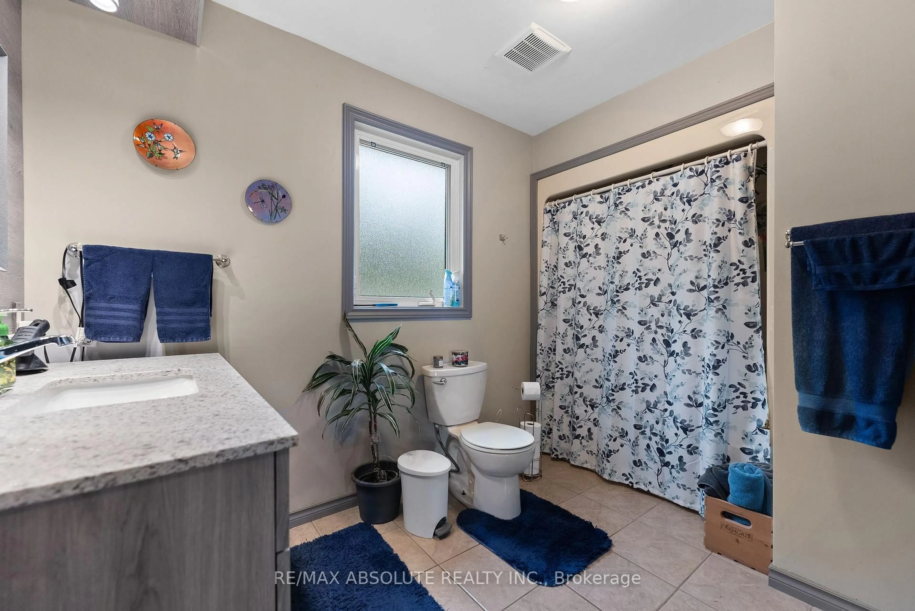 Standard bathroom, ceramic/tile floor for 4666 Matawatchan Rd, Griffith Ontario K0J 2R0