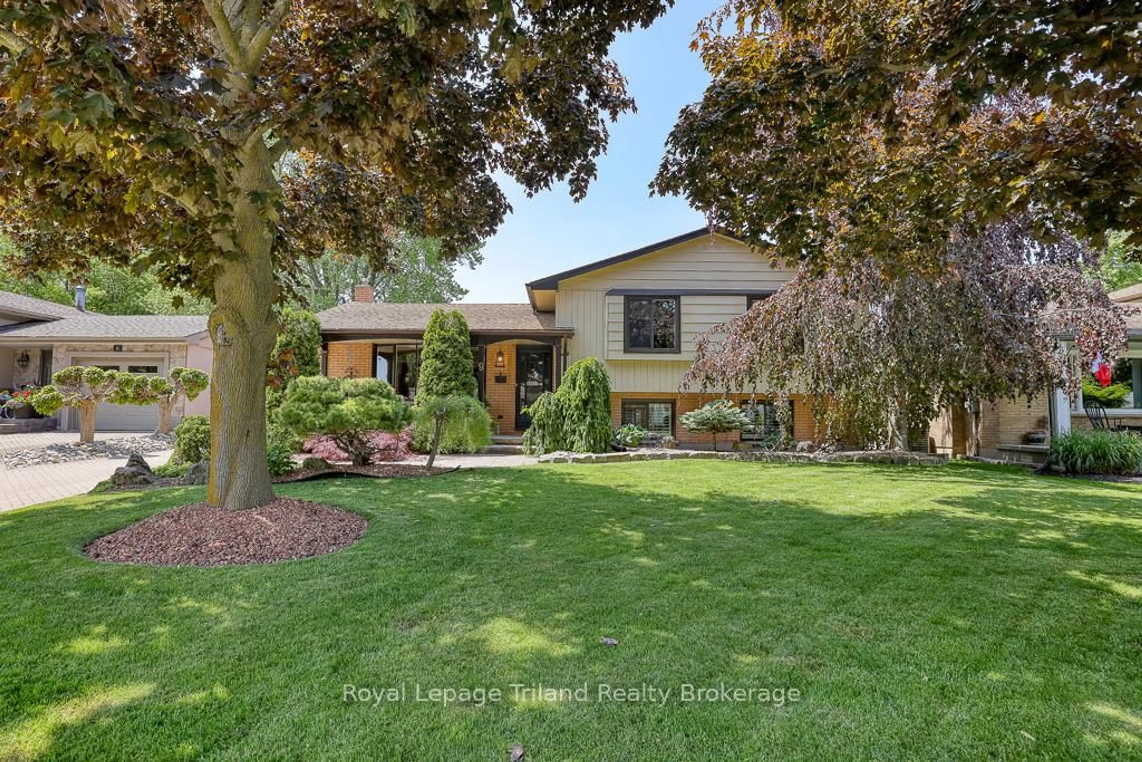 A pic from outside/outdoor area/front of a property/back of a property/a pic from drone, street for 9 Princess Park Rd, Ingersoll Ontario N5C 1X7