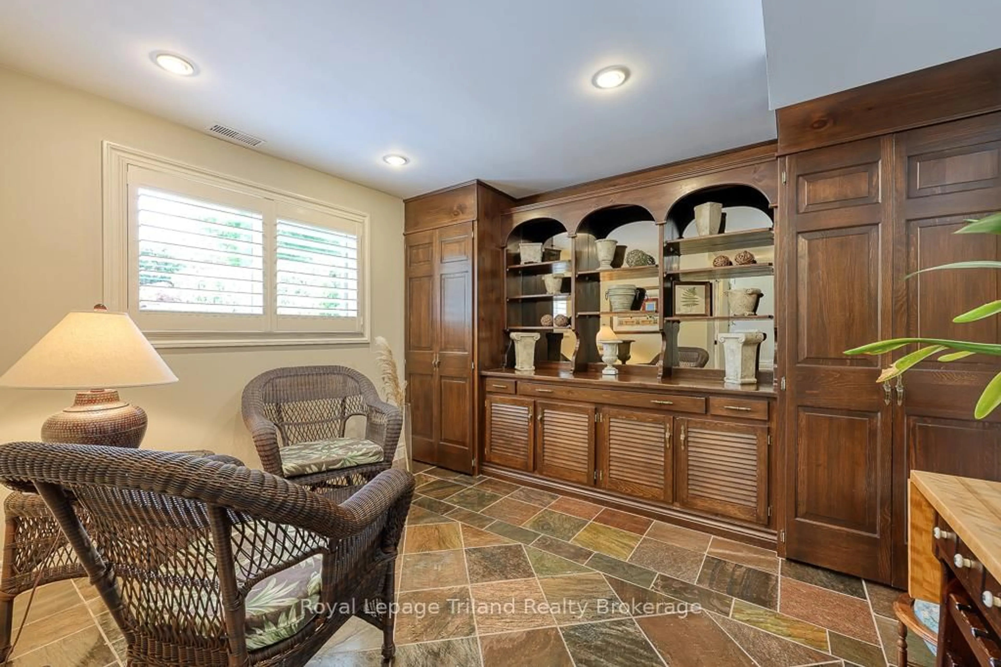 Indoor entryway for 9 Princess Park Rd, Ingersoll Ontario N5C 1X7