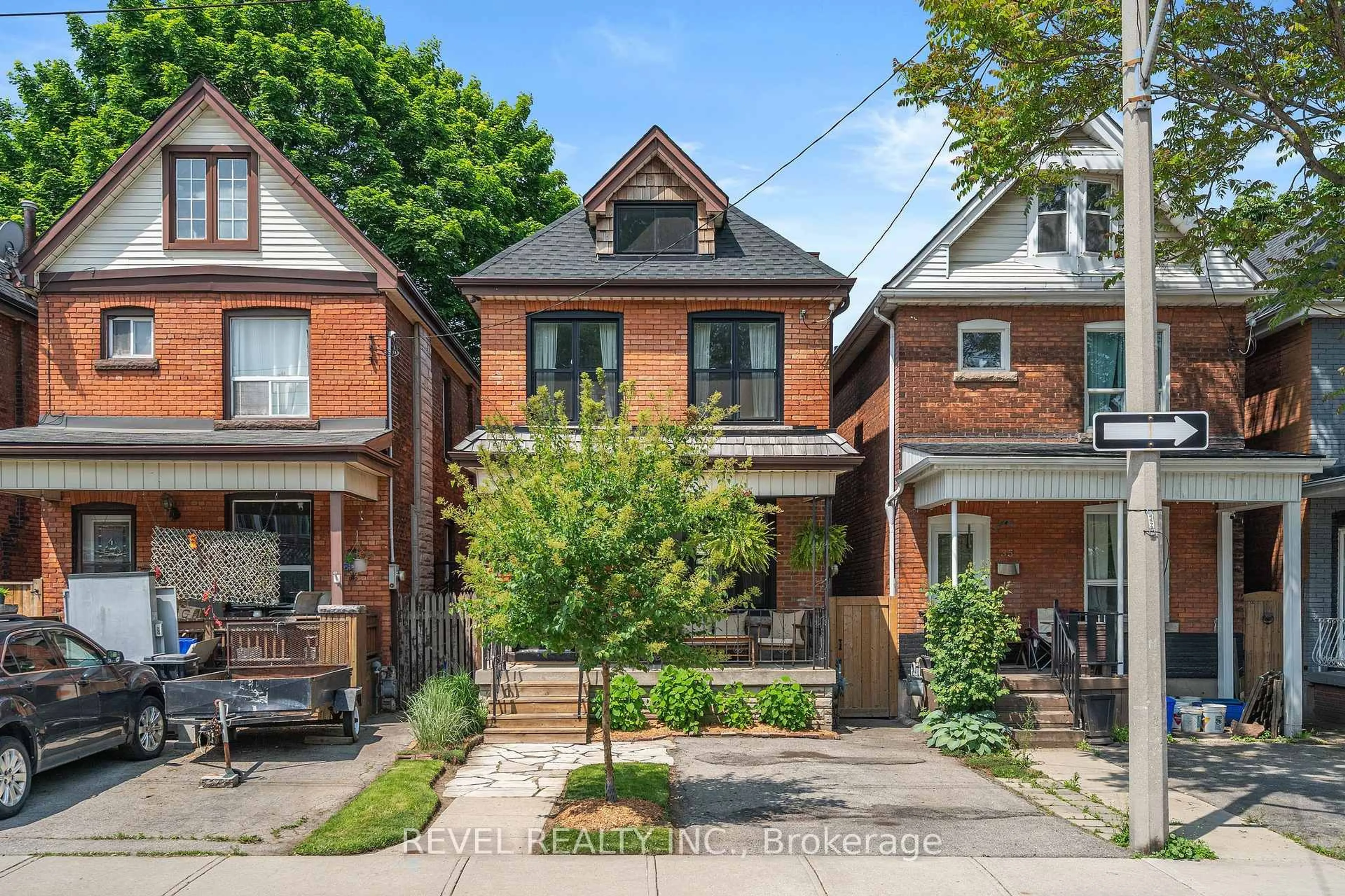 Home with brick exterior material, street for 33 Holton Ave, Hamilton Ontario L8L 6H3