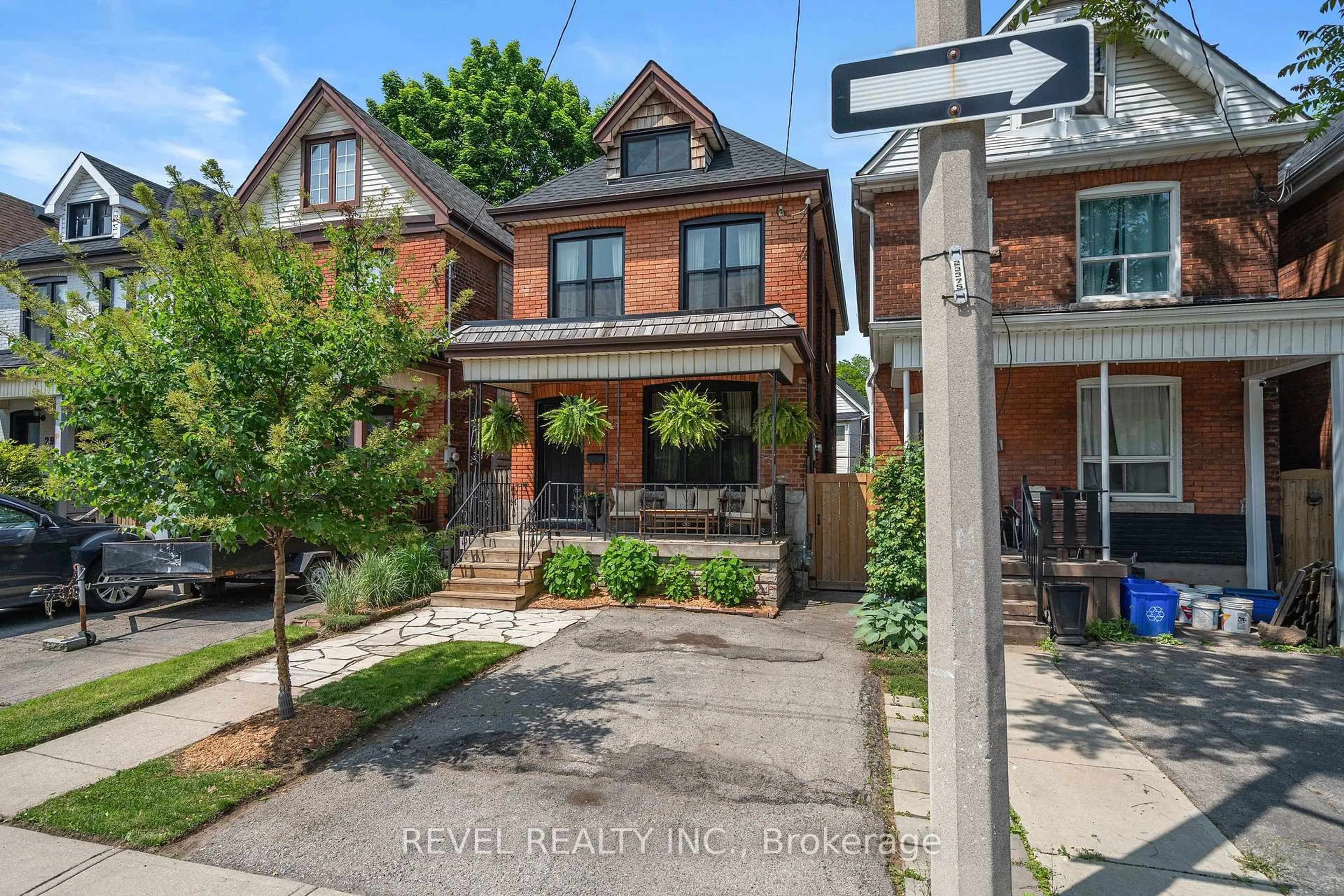 Home with brick exterior material, street for 33 Holton Ave, Hamilton Ontario L8L 6H3
