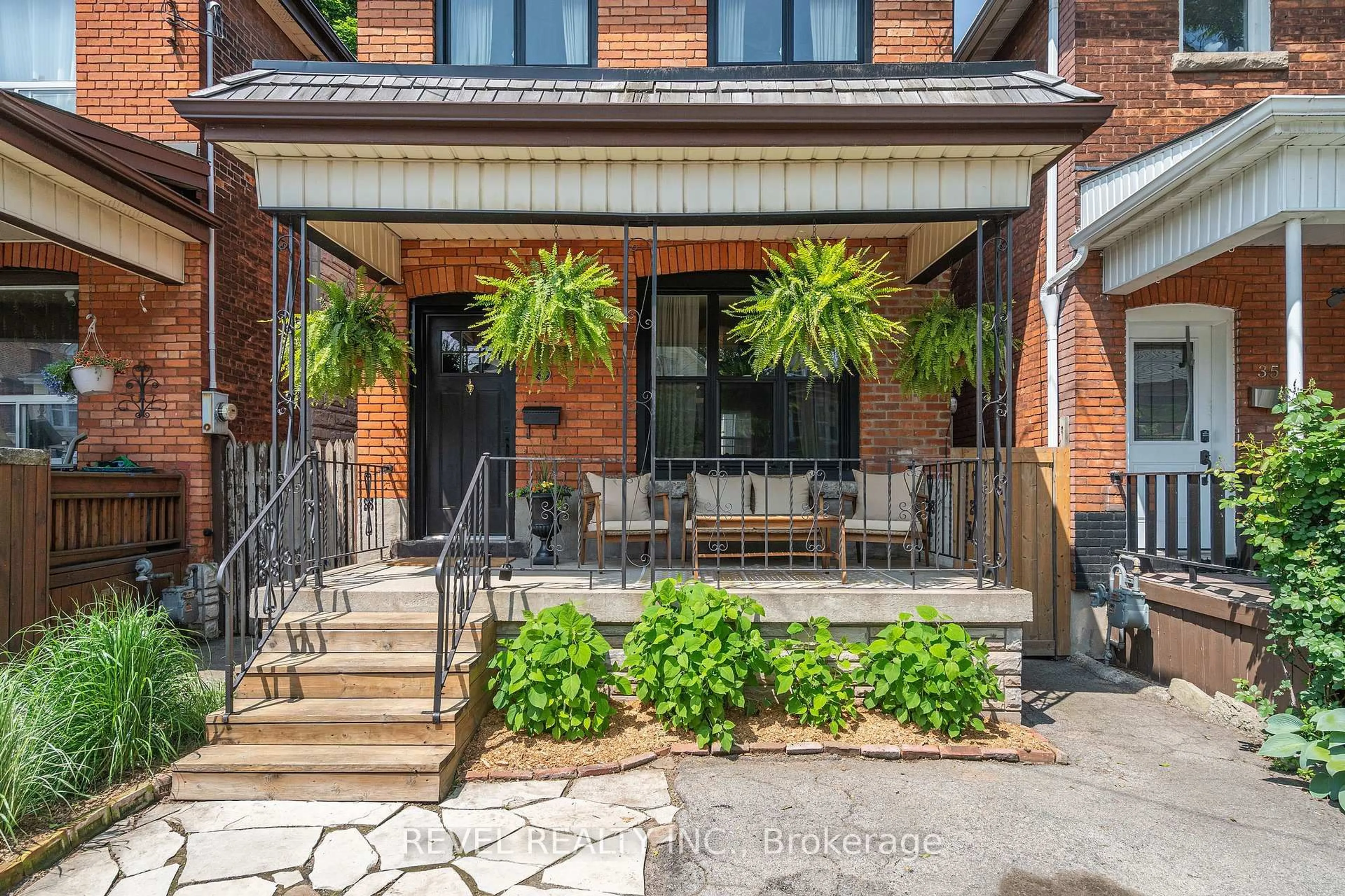 Home with brick exterior material, street for 33 Holton Ave, Hamilton Ontario L8L 6H3