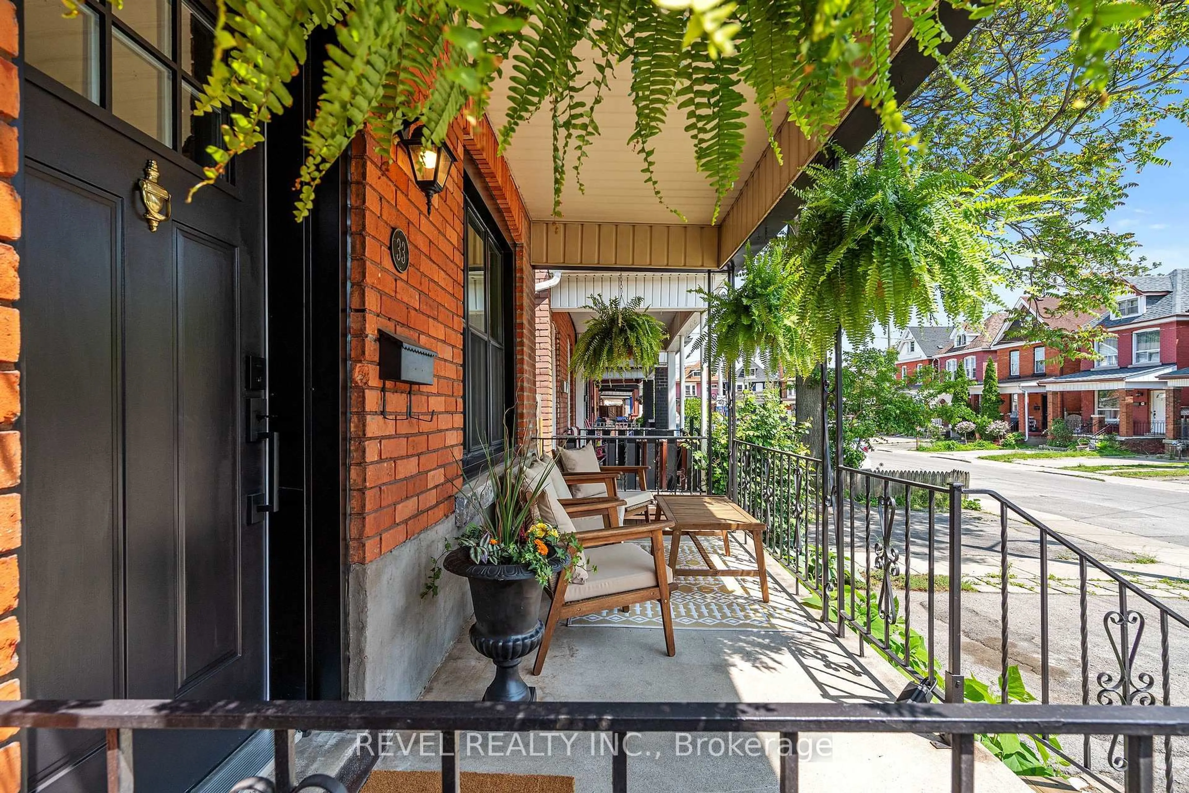 Patio, street for 33 Holton Ave, Hamilton Ontario L8L 6H3