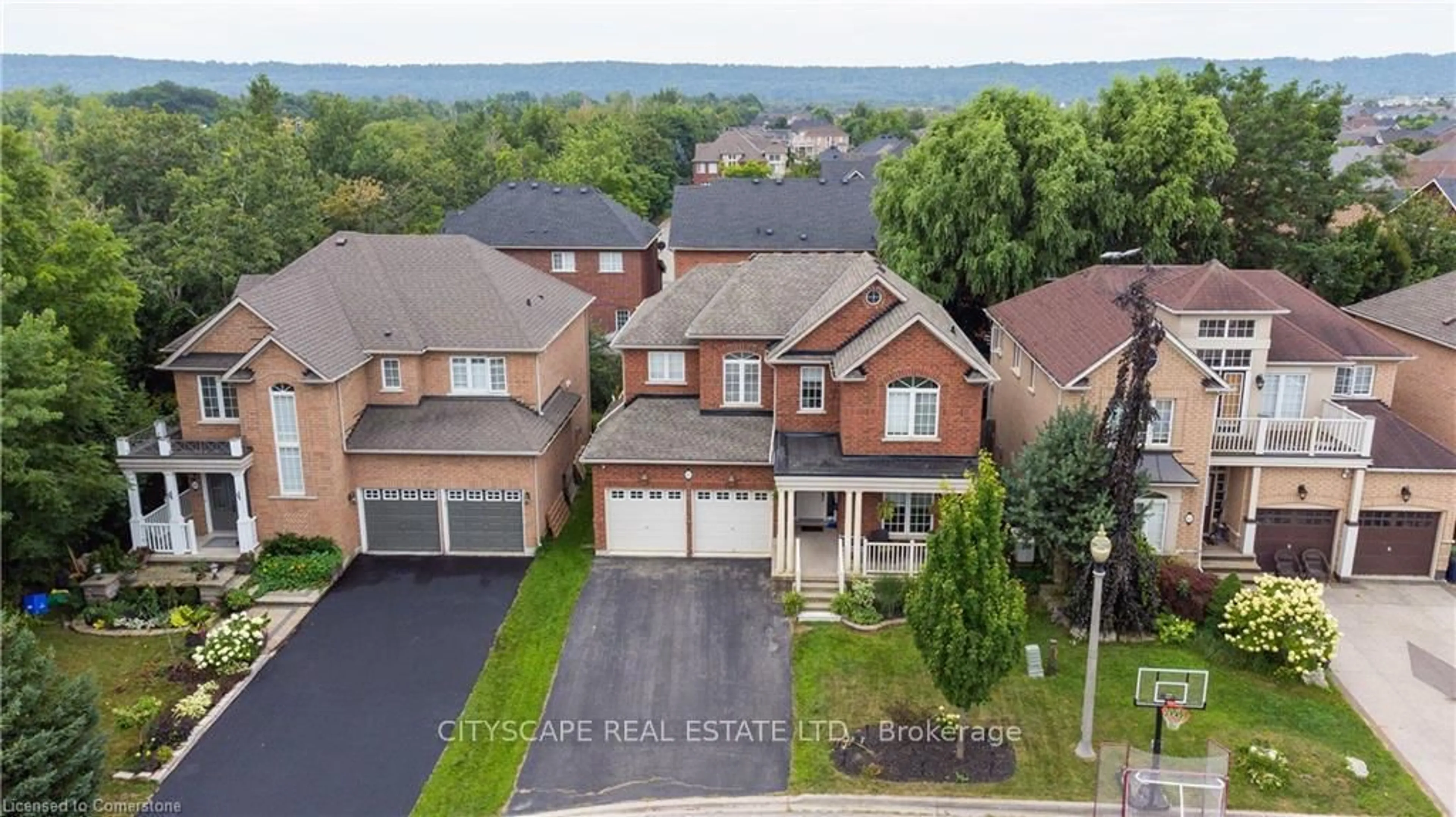 A pic from outside/outdoor area/front of a property/back of a property/a pic from drone, street for 46 Bridgenorth Cres, Hamilton Ontario L8E 6C1