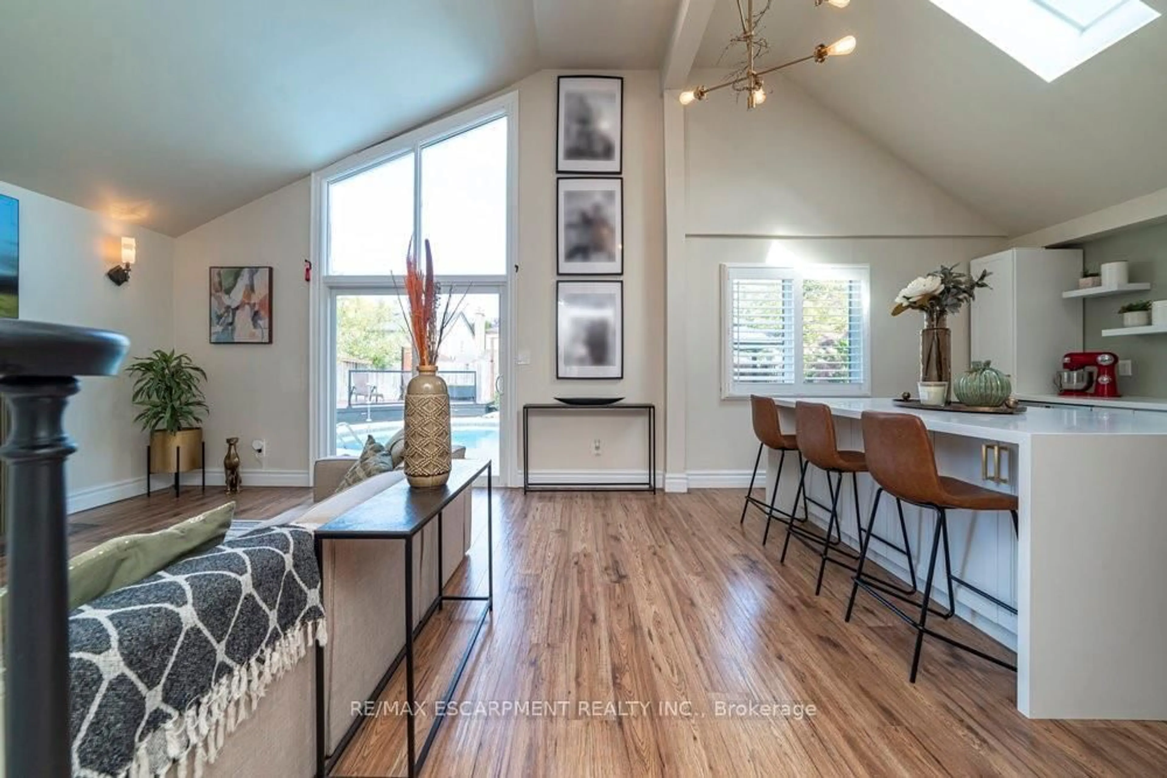 Open concept kitchen, wood/laminate floor for 9 Bing Cres, Hamilton Ontario L8E 3Z4