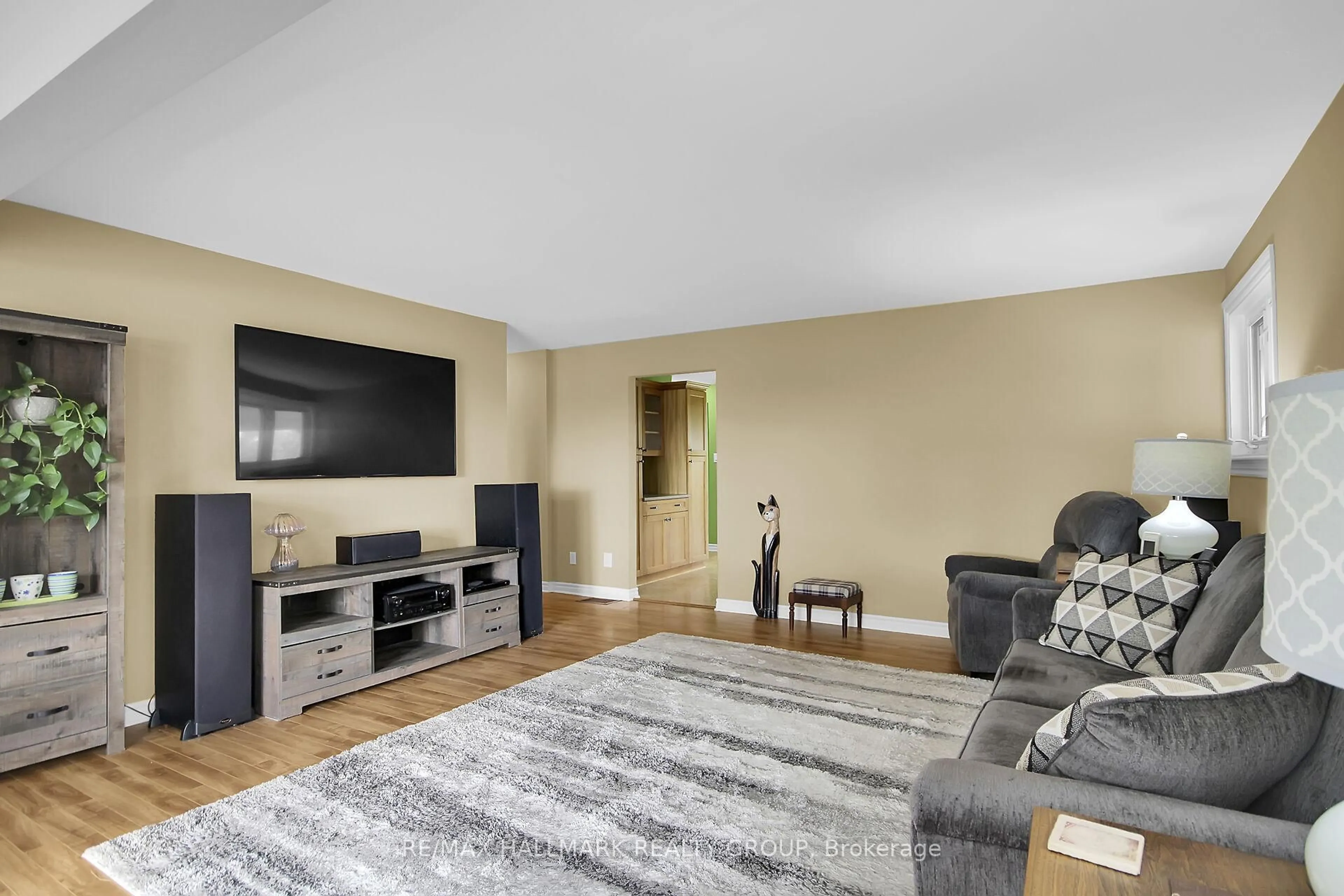 Living room with furniture, unknown for 8441 Mitch Owens Dr, Ottawa Ontario K0A 1V0