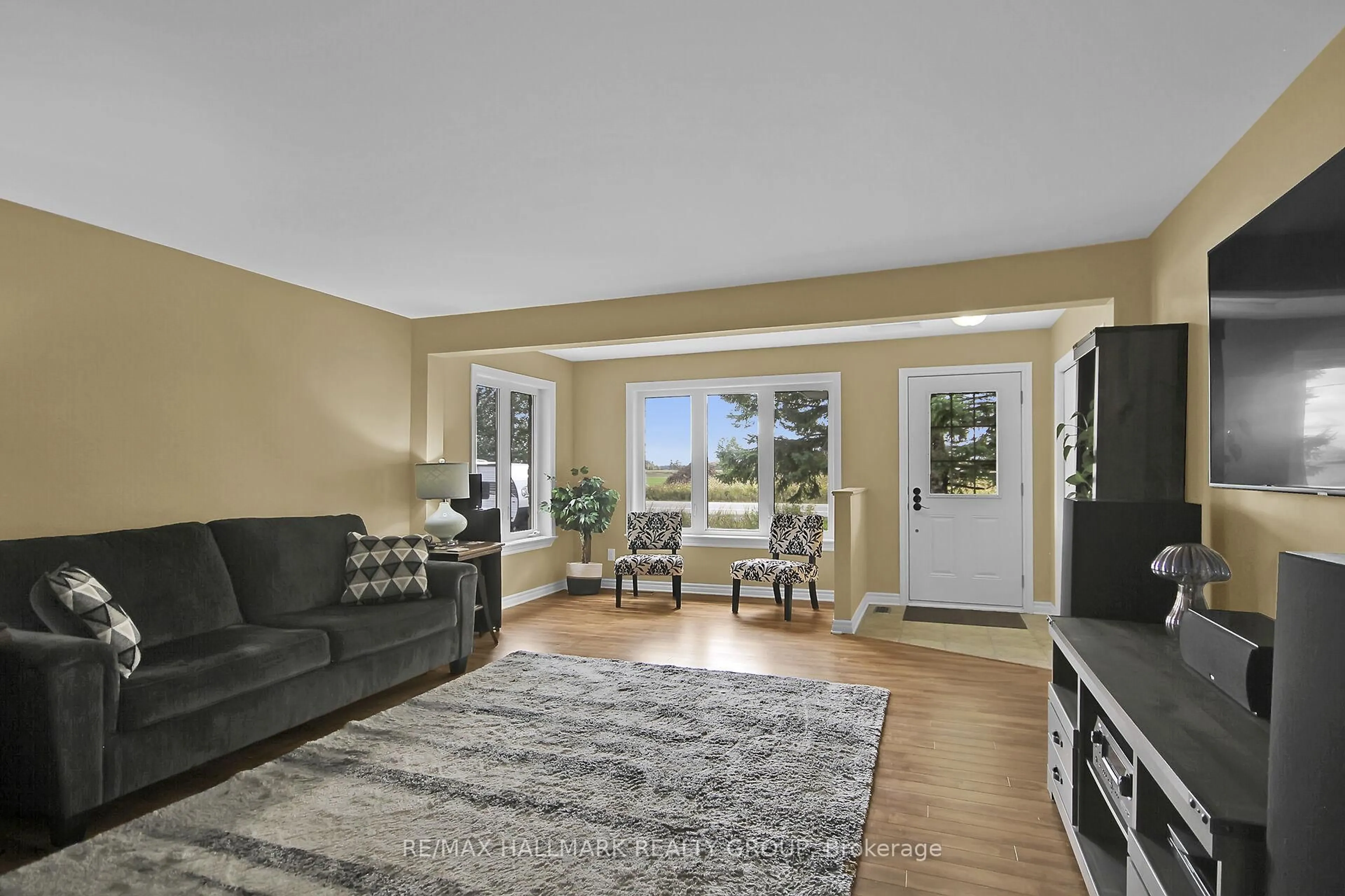 Living room with furniture, unknown for 8441 Mitch Owens Dr, Ottawa Ontario K0A 1V0