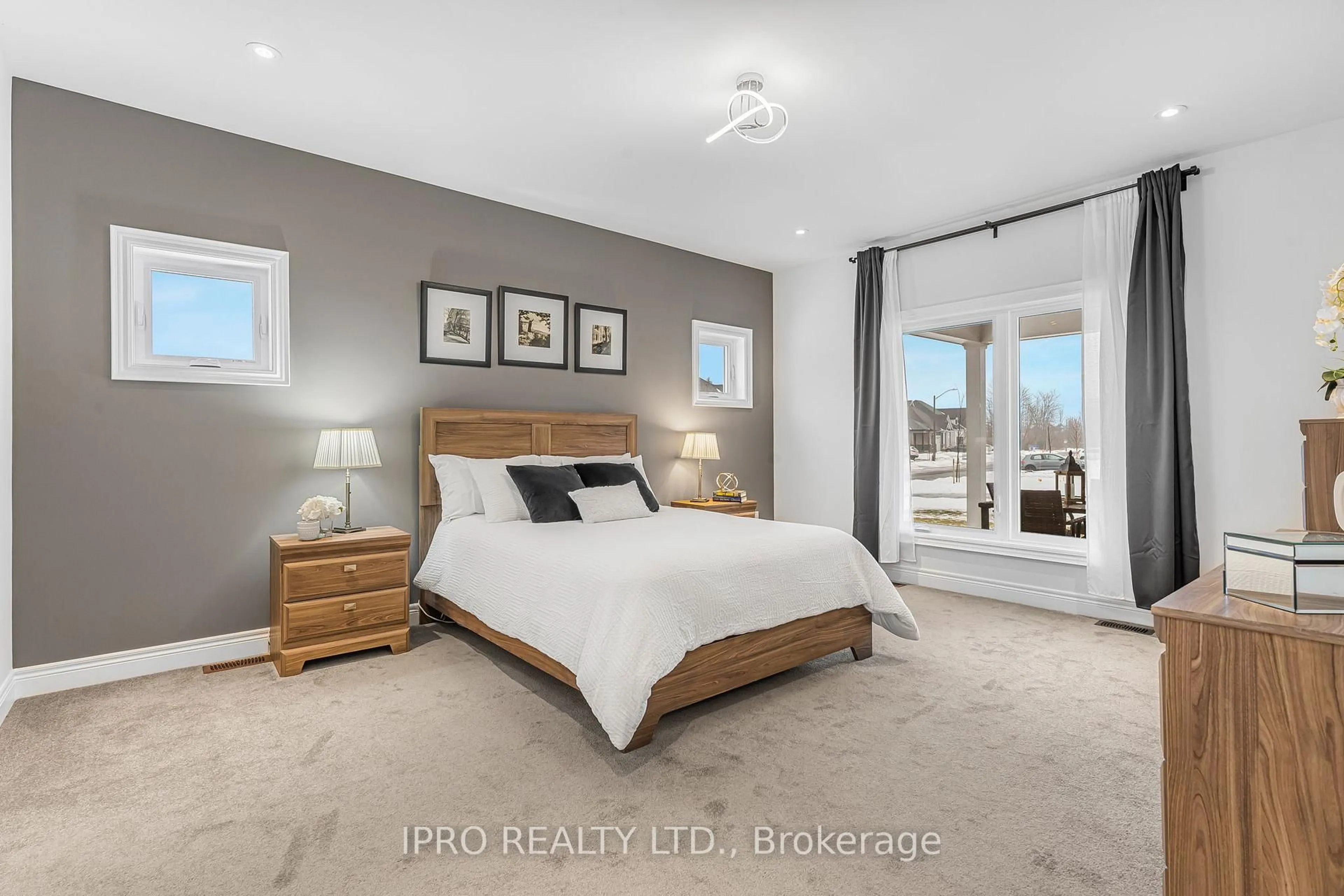 Bedroom with bed, unknown for 3571 Whispering Woods Tr, Fort Erie Ontario L0S 1N0