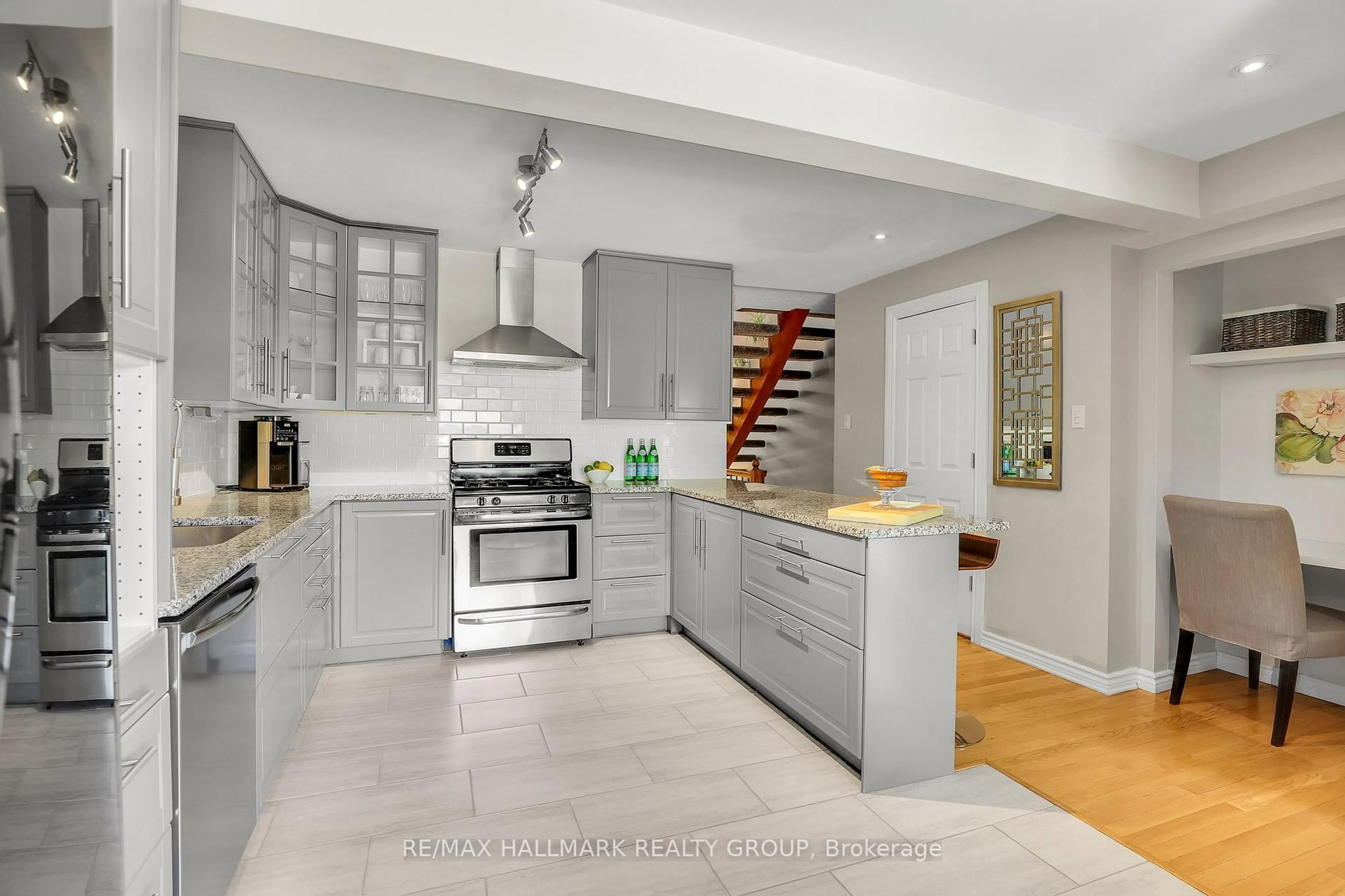 Open concept kitchen, ceramic/tile floor for 2298 Walsh Ave, Ottawa Ontario K2B 7C2