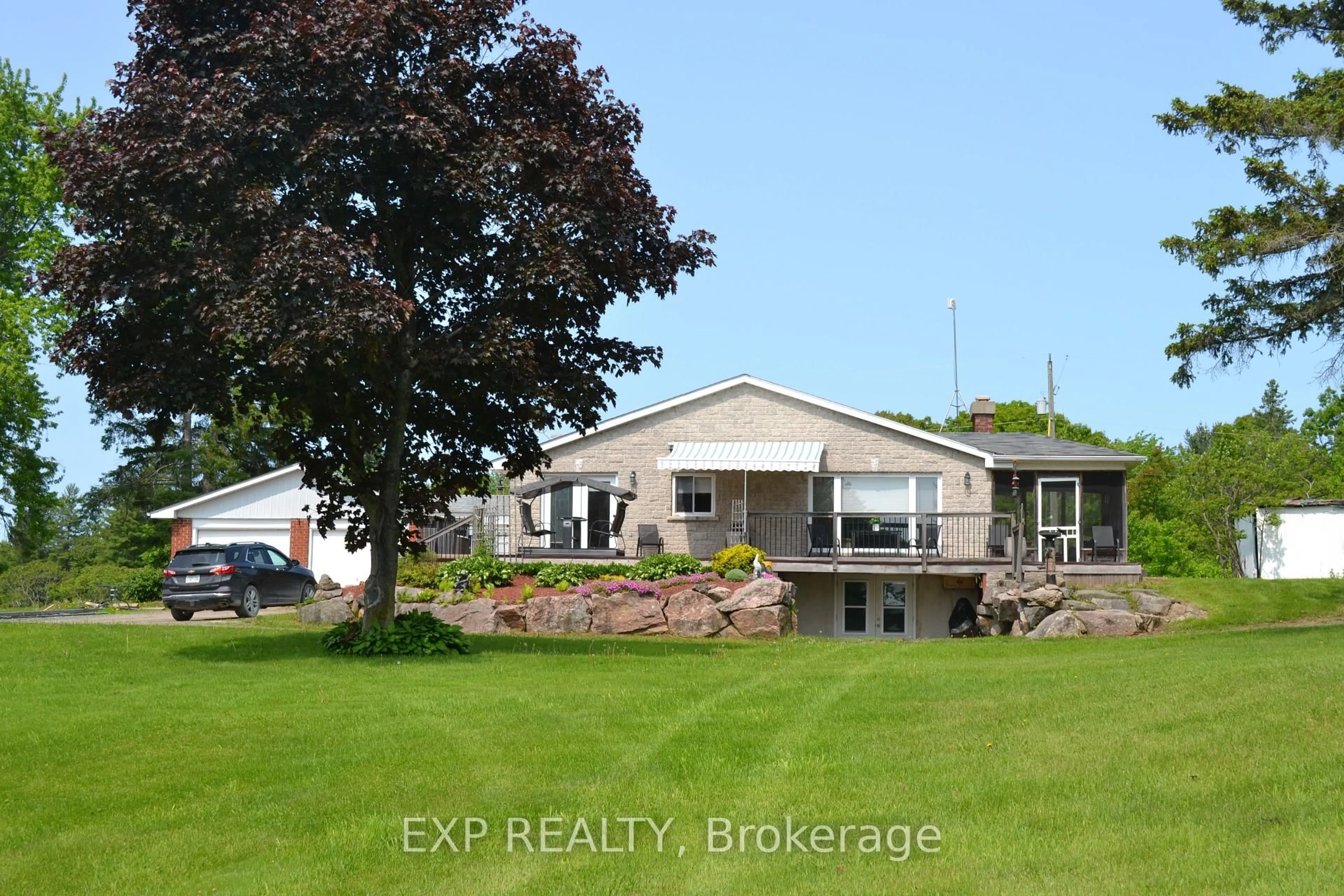 A pic from outside/outdoor area/front of a property/back of a property/a pic from drone, building for 1125 Dalton Lane, Godfrey Ontario K0H 1T0
