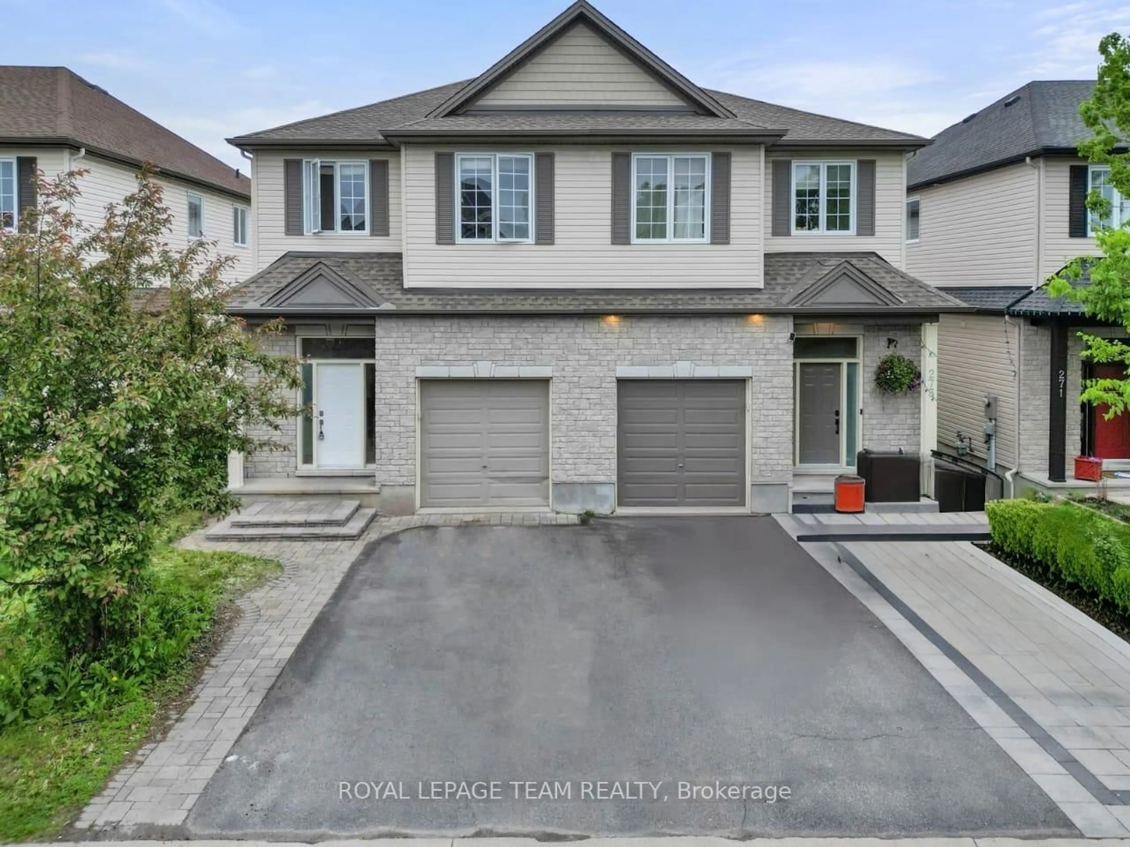 A pic from outside/outdoor area/front of a property/back of a property/a pic from drone, street for 275 Broxburn Cres, Ottawa Ontario K2J 0N8