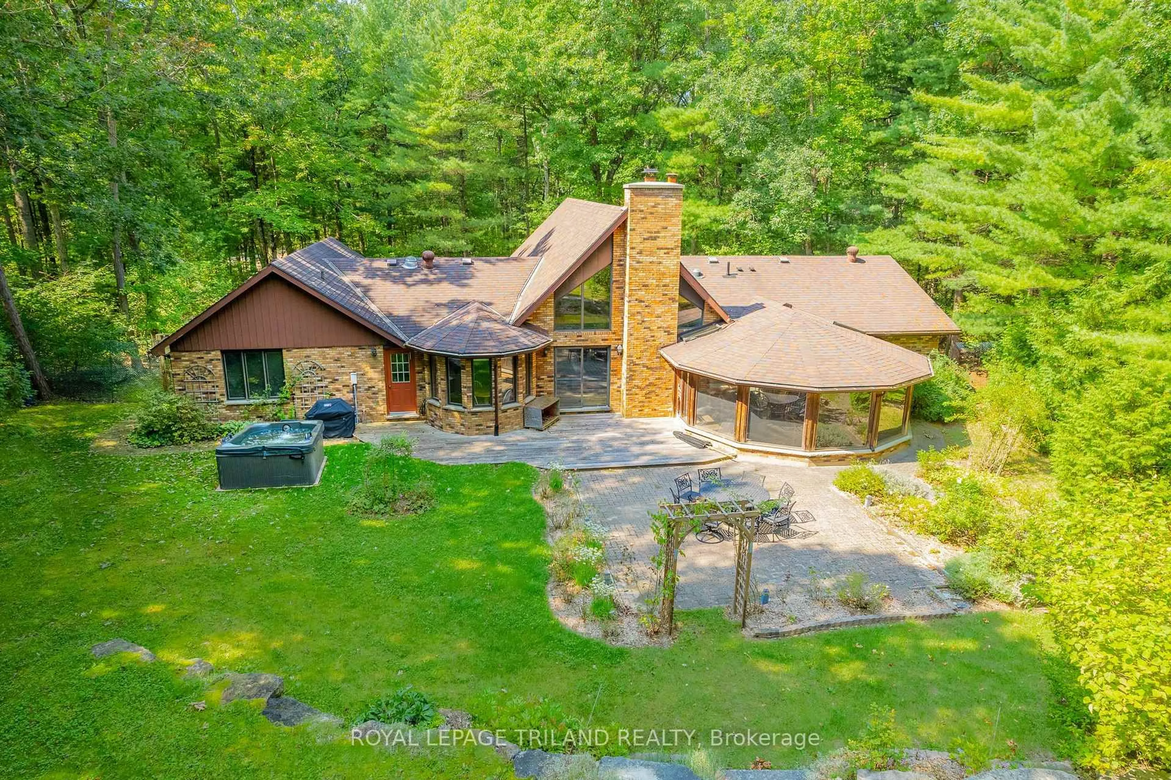 A pic from outside/outdoor area/front of a property/back of a property/a pic from drone, unknown for 10342 Beach O' Pines Rd, Lambton Shores Ontario N0M 1T0