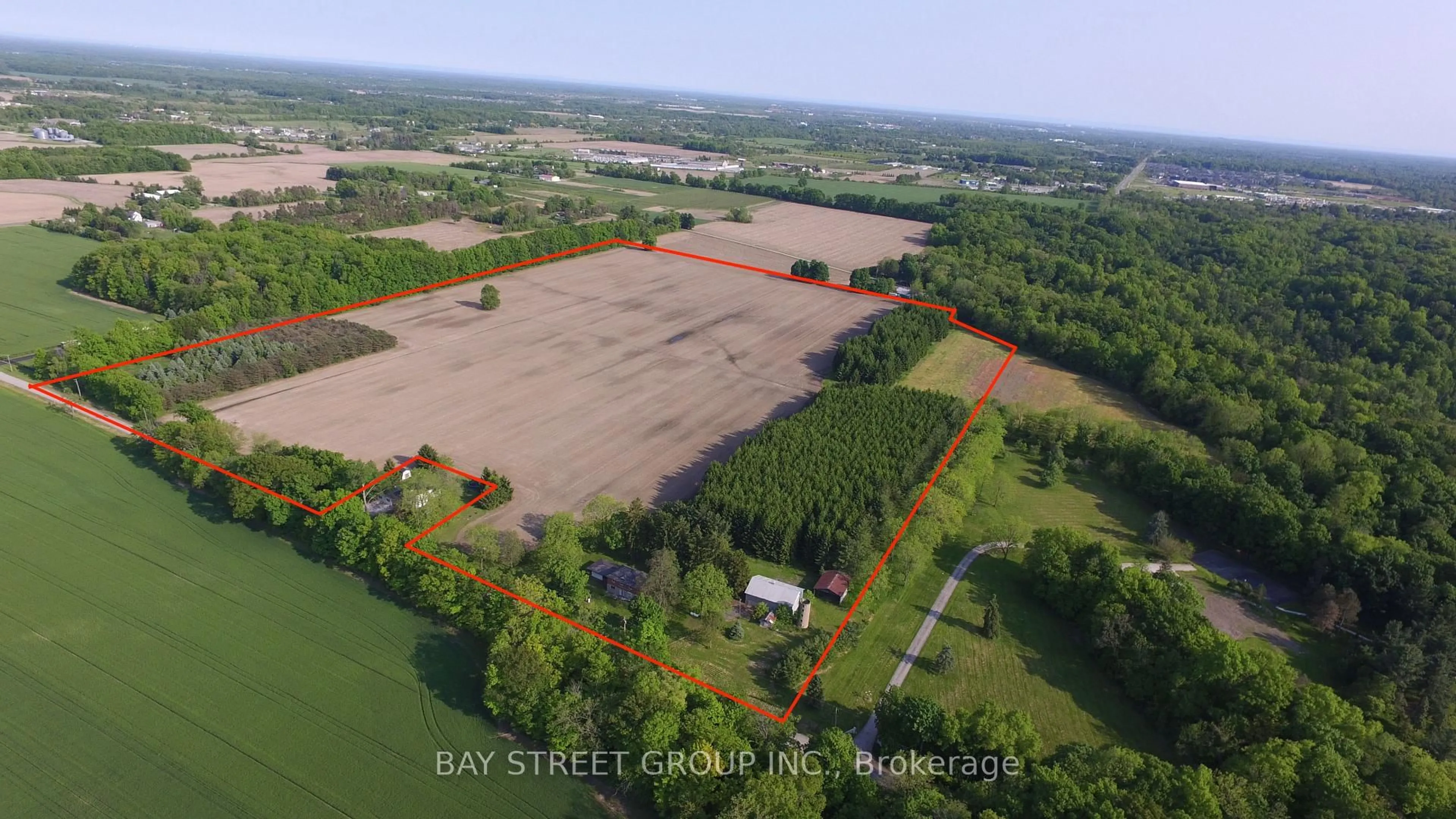 A pic from outside/outdoor area/front of a property/back of a property/a pic from drone, building for 2757 Barron Rd, Thorold Ontario L0S 1E6