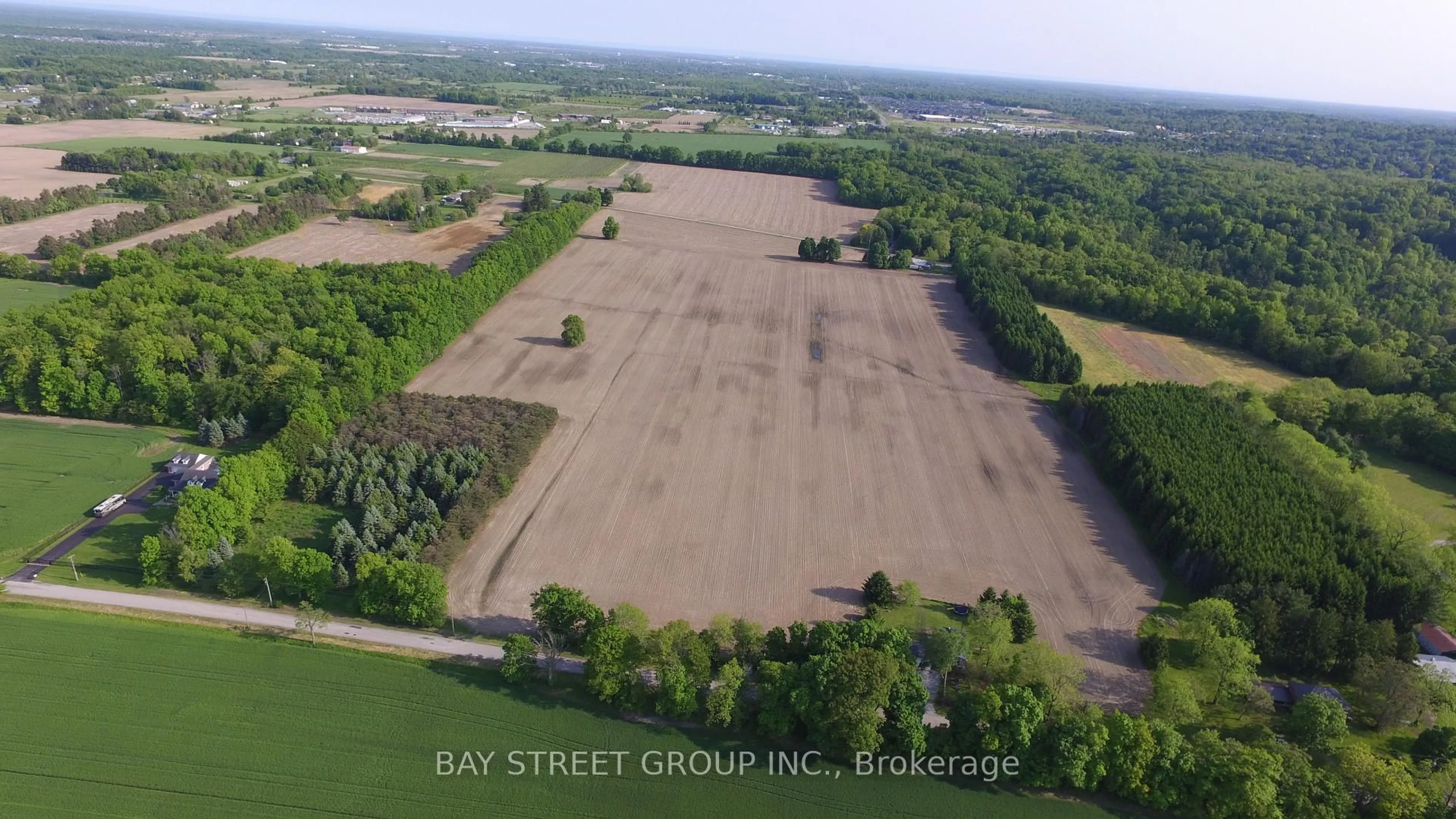 A pic from outside/outdoor area/front of a property/back of a property/a pic from drone, street for 2757 Barron Rd, Thorold Ontario L0S 1E6