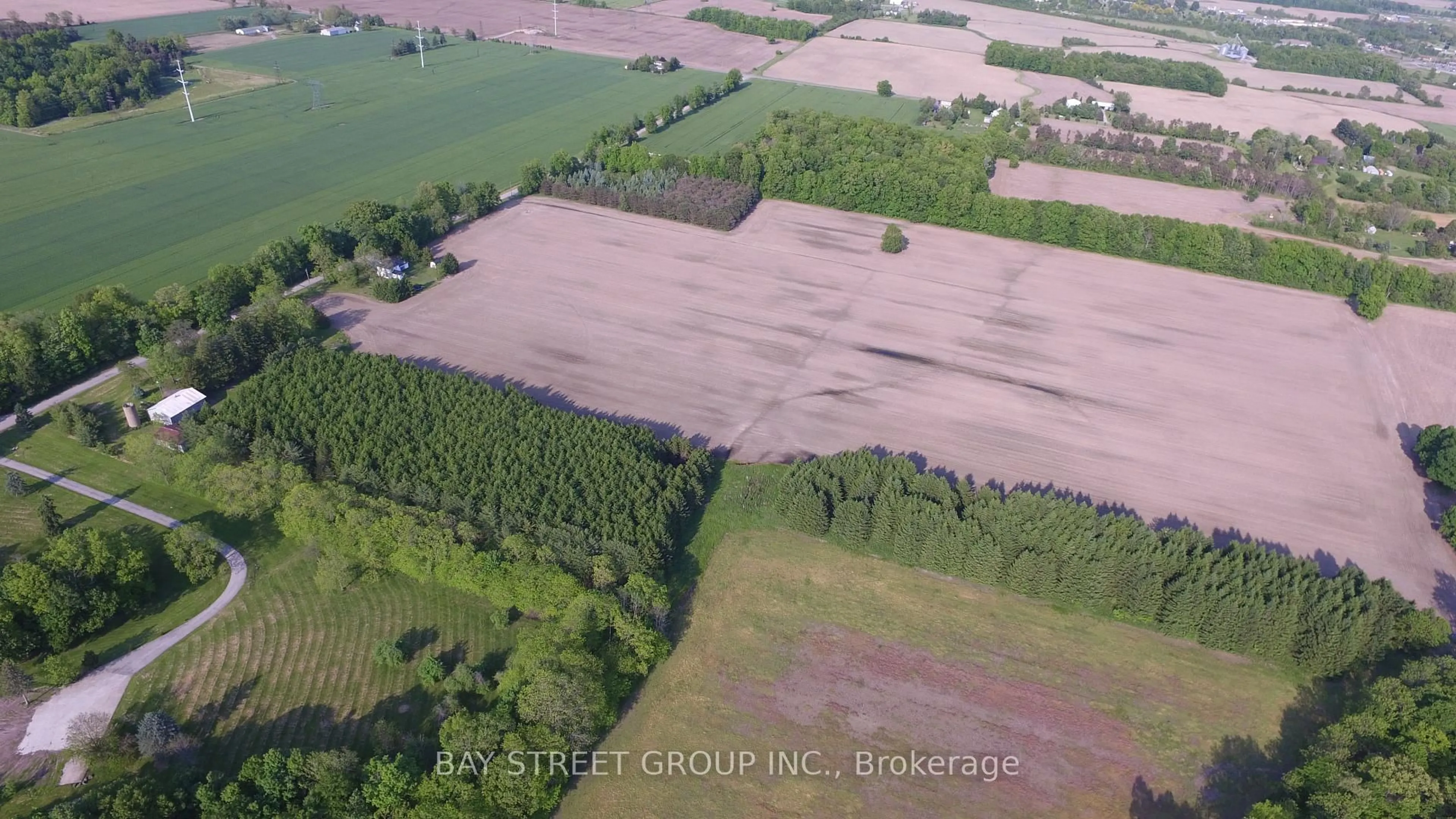 A pic from outside/outdoor area/front of a property/back of a property/a pic from drone, unknown for 2757 Barron Rd, Thorold Ontario L0S 1E6