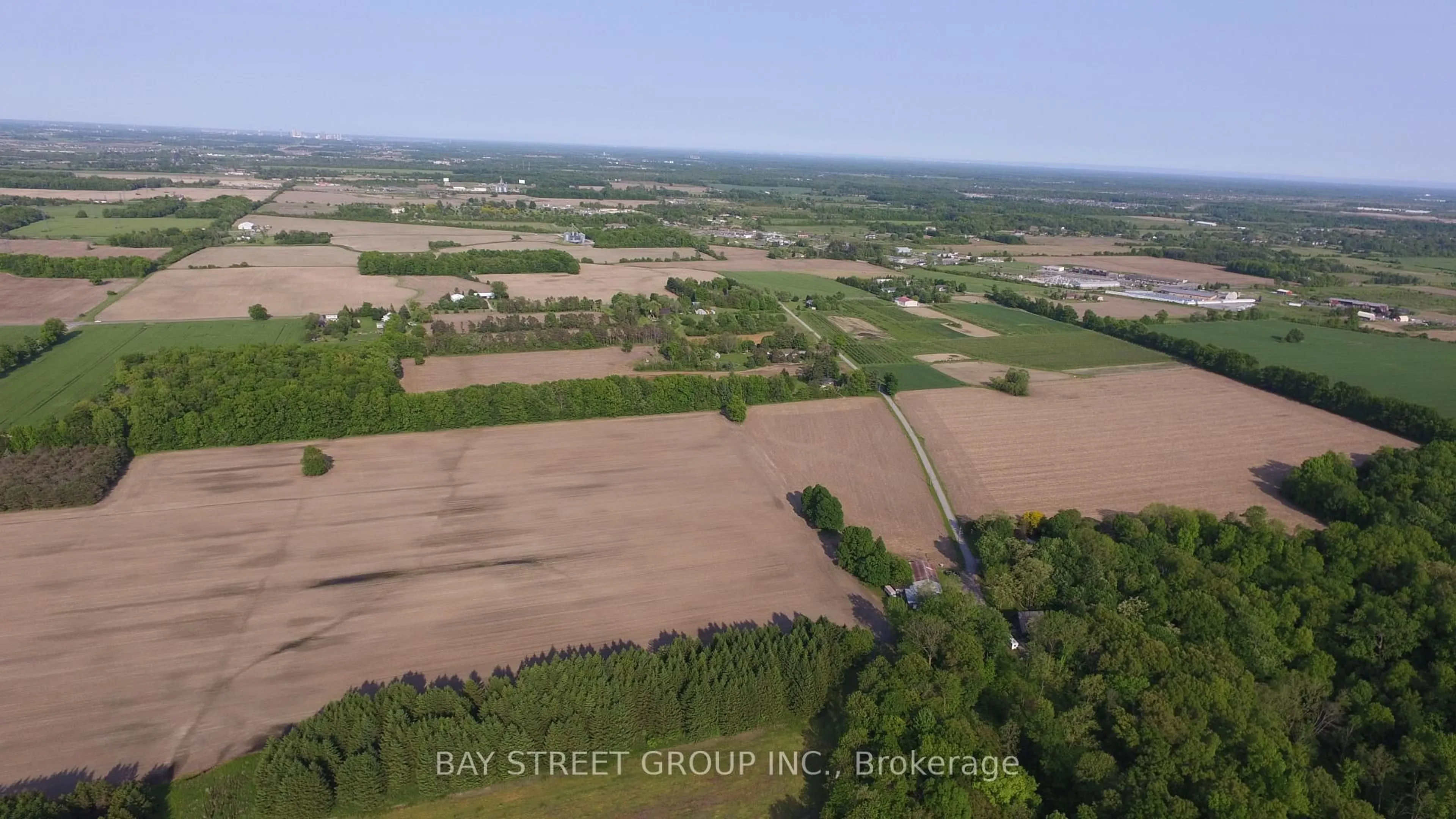 A pic from outside/outdoor area/front of a property/back of a property/a pic from drone, street for 2757 Barron Rd, Thorold Ontario L0S 1E6