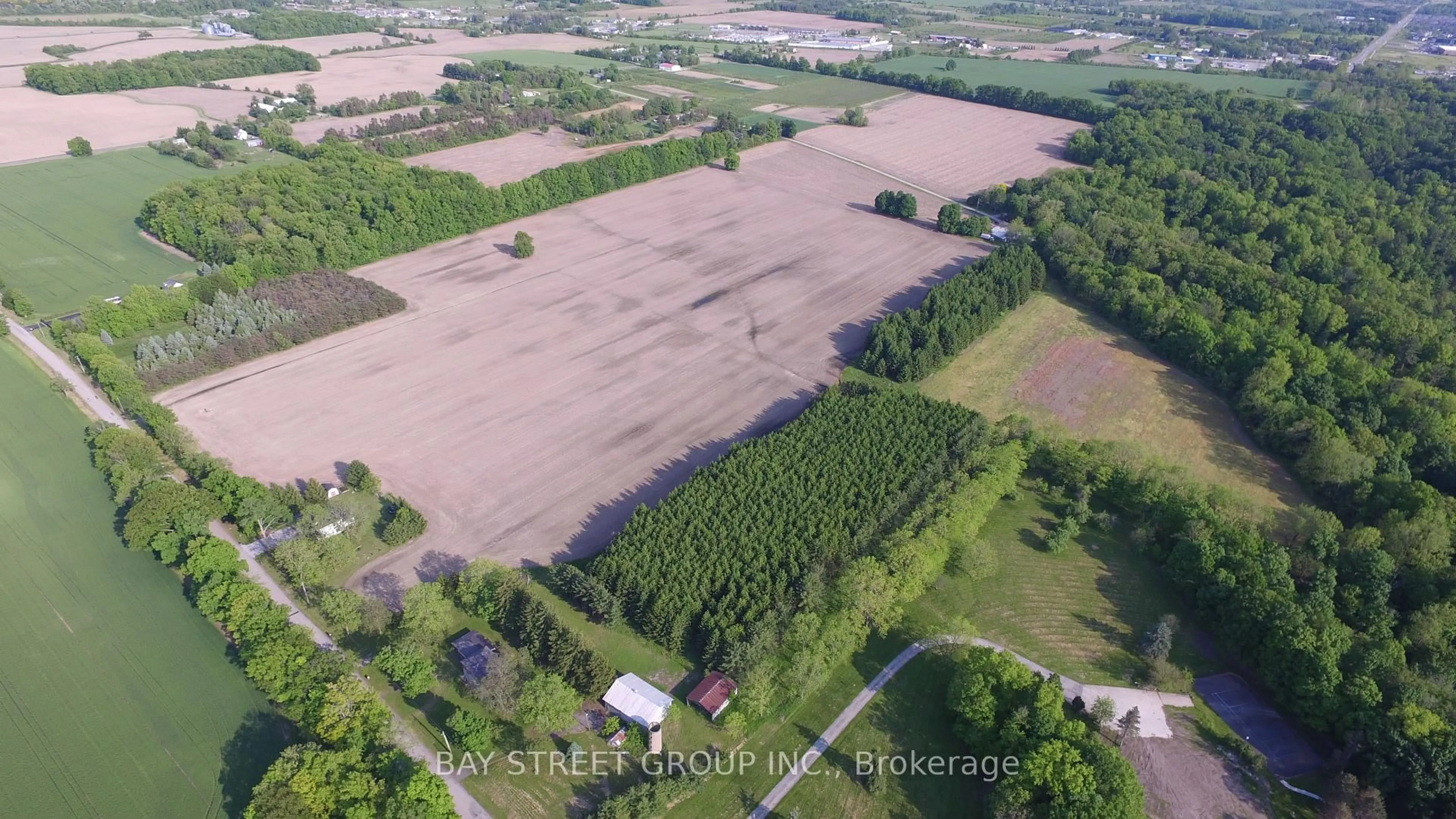 A pic from outside/outdoor area/front of a property/back of a property/a pic from drone, unknown for 2757 Barron Rd, Thorold Ontario L0S 1E6