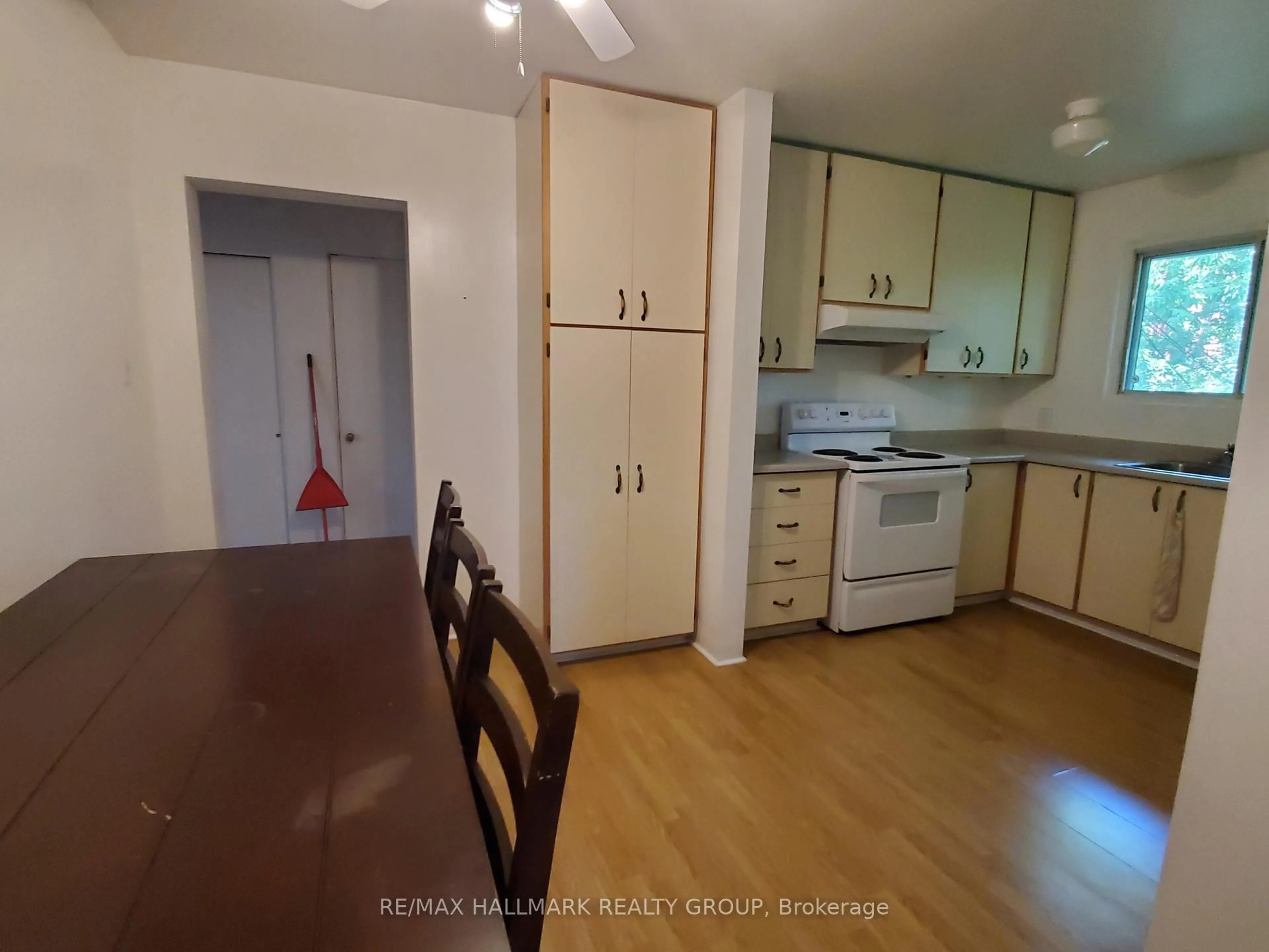 Standard kitchen, unknown for 1390 Mayview Ave, Ottawa Ontario K1Z 8H7