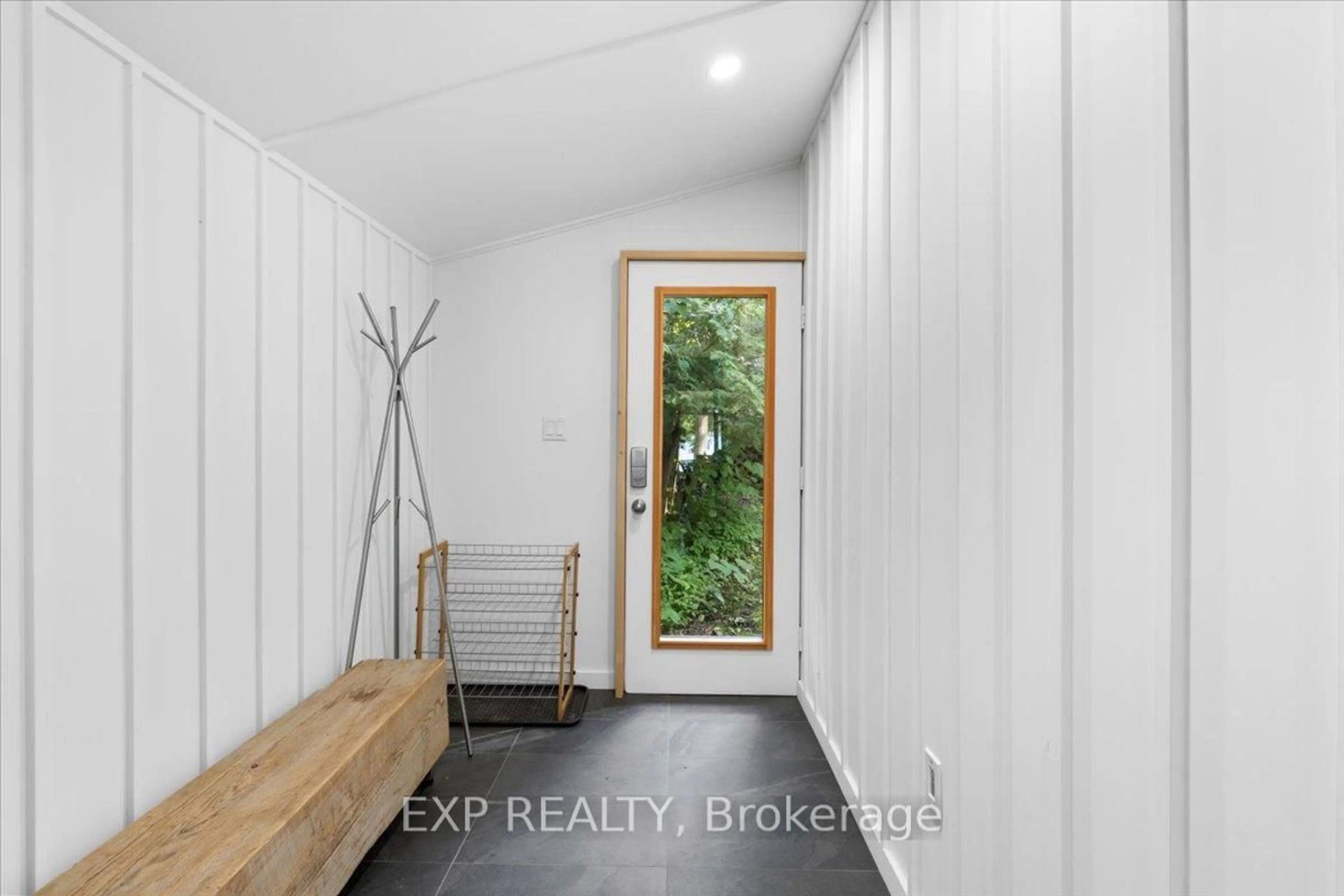 Indoor entryway for 108 Oak Lake Rd, Stirling Ontario K0K 3E0