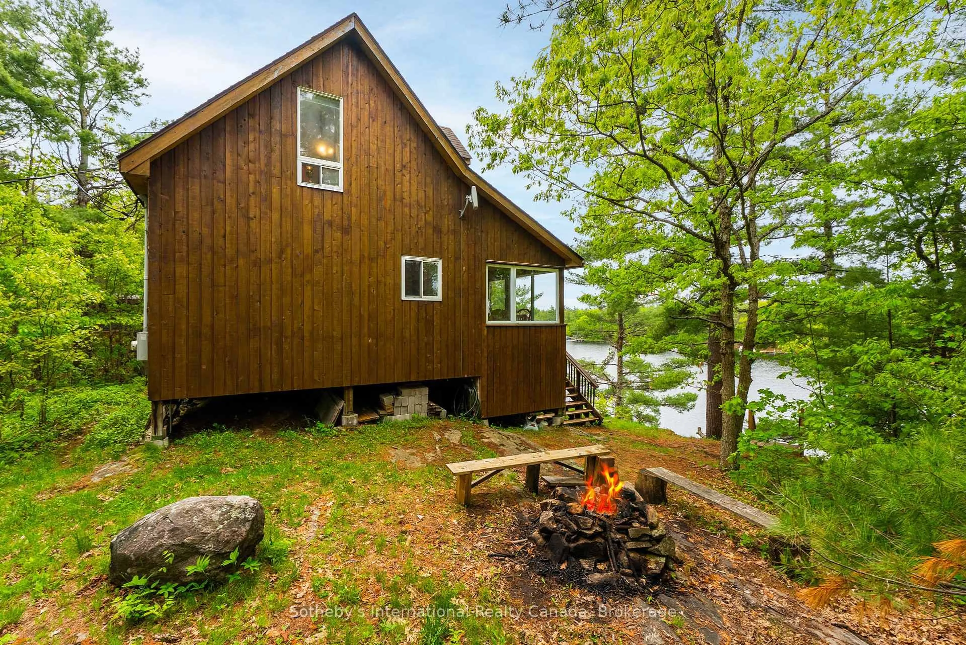 Patio, water/lake/river/ocean view for 5760 Kahshe Lake, Gravenhurst Ontario P0E 1G0