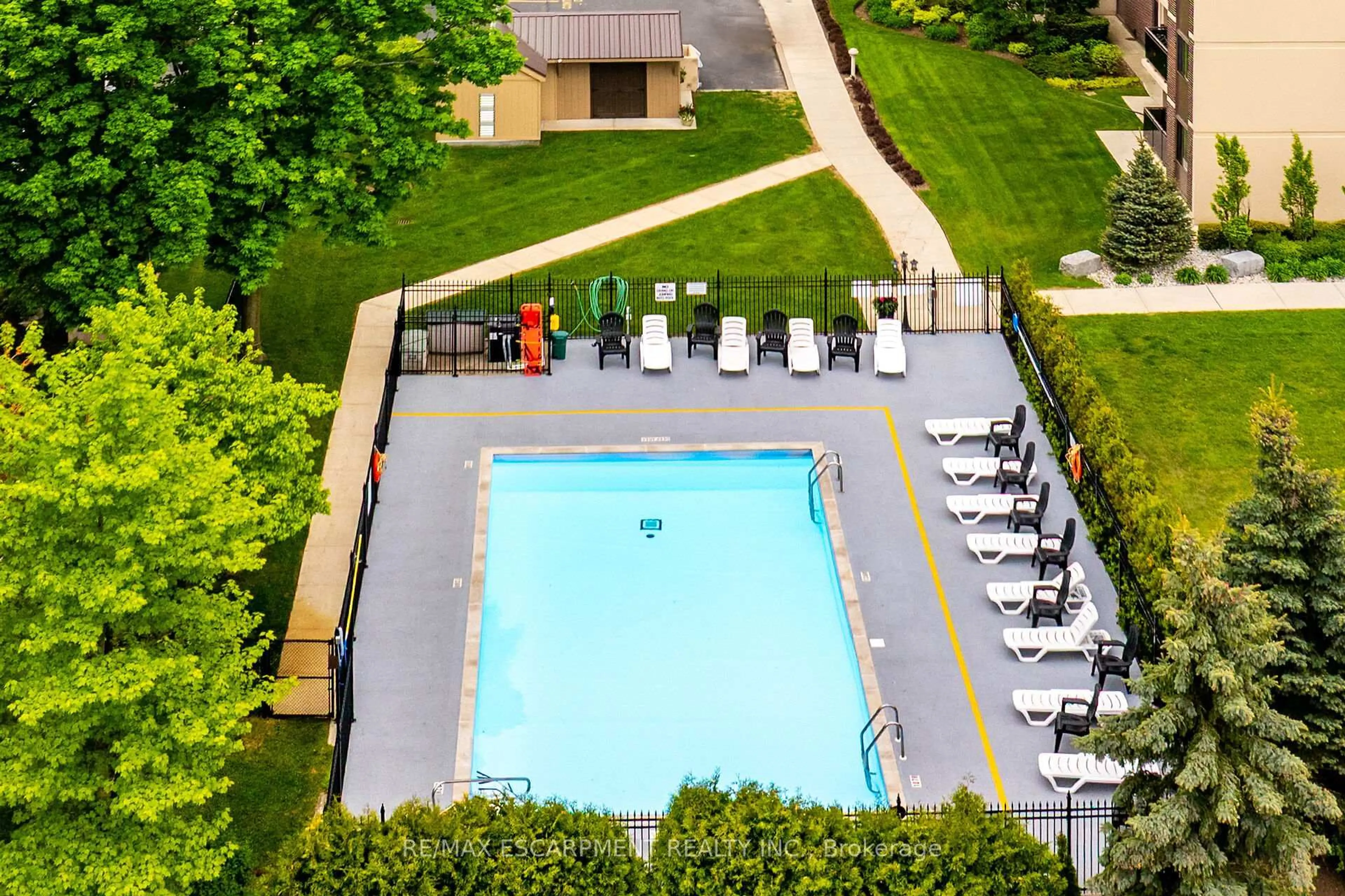 Pool for 301 Frances Ave #1409, Hamilton Ontario L8E 3W6