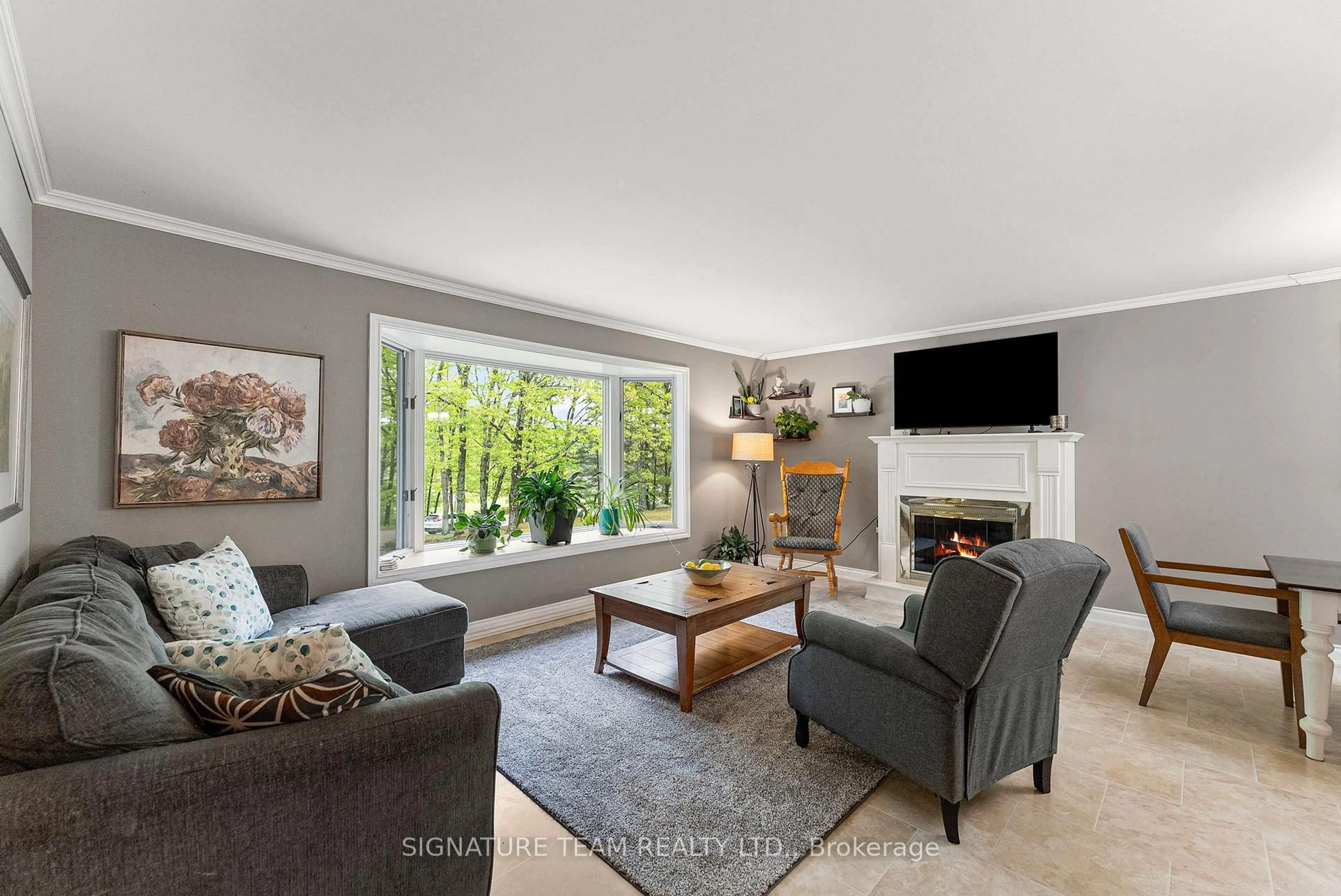 Living room with furniture, unknown for 519 Oak Ave, Killaloe Ontario K0J 2A0