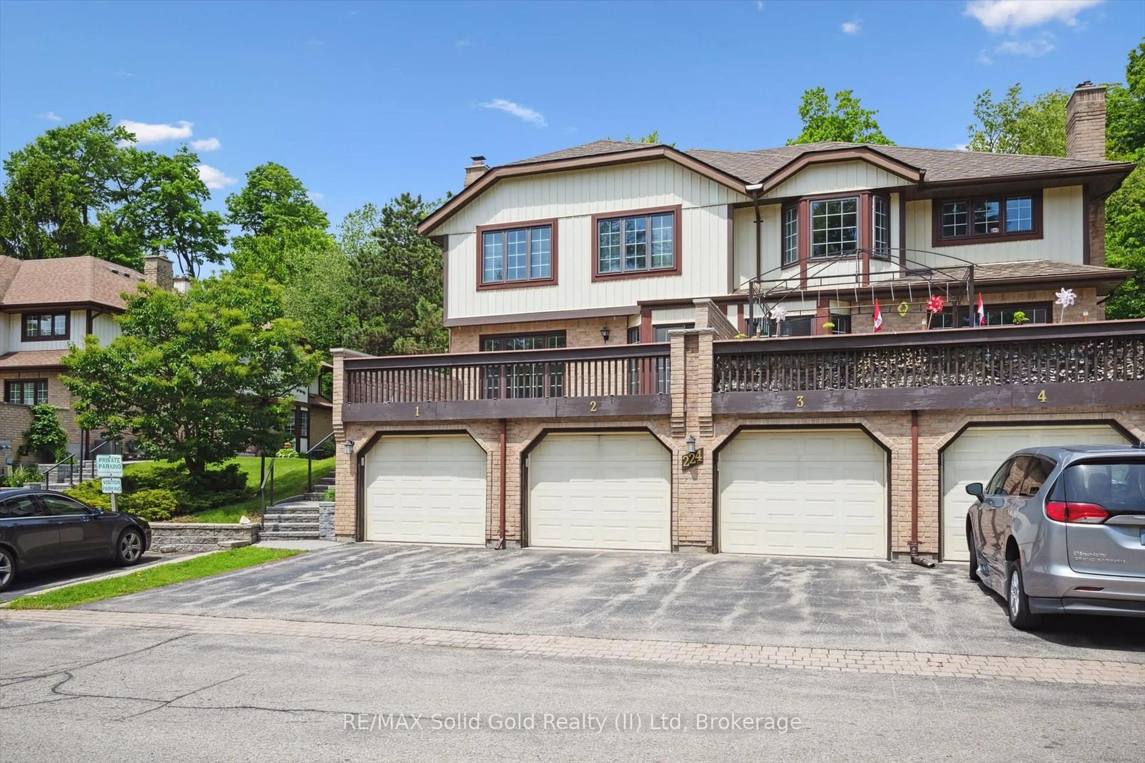 A pic from outside/outdoor area/front of a property/back of a property/a pic from drone, water/lake/river/ocean view for 224 Kingswood Dr #1, Kitchener Ontario N2E 2K2