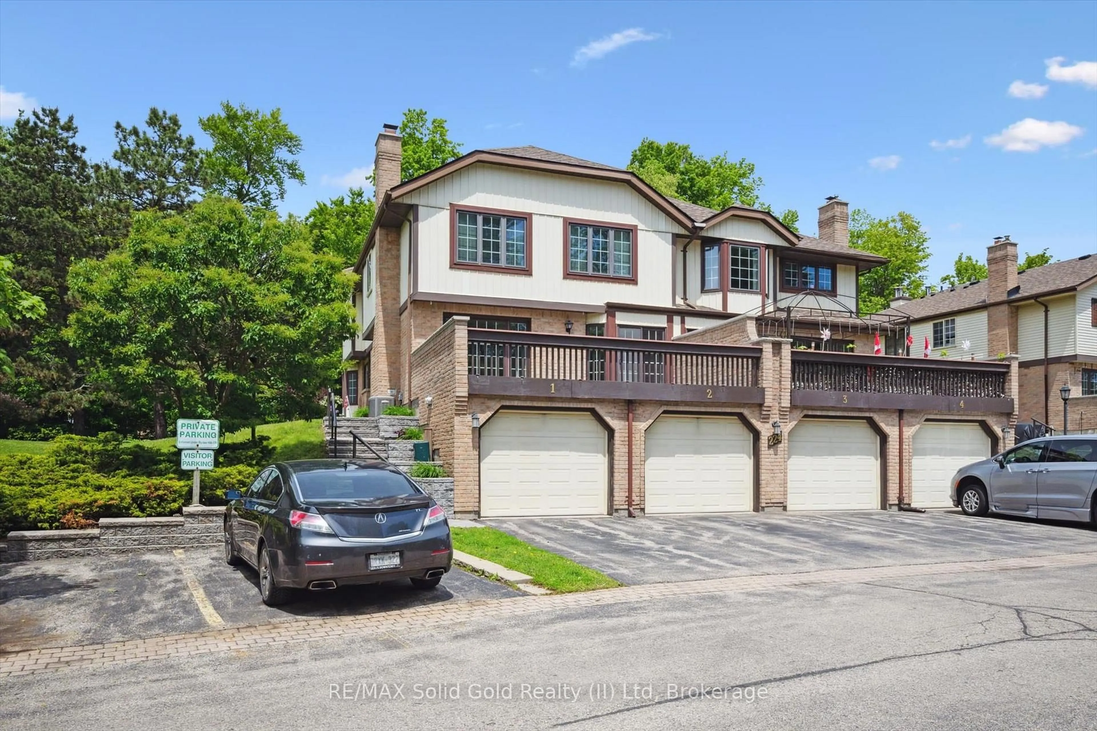 A pic from outside/outdoor area/front of a property/back of a property/a pic from drone, street for 224 Kingswood Dr #1, Kitchener Ontario N2E 2K2