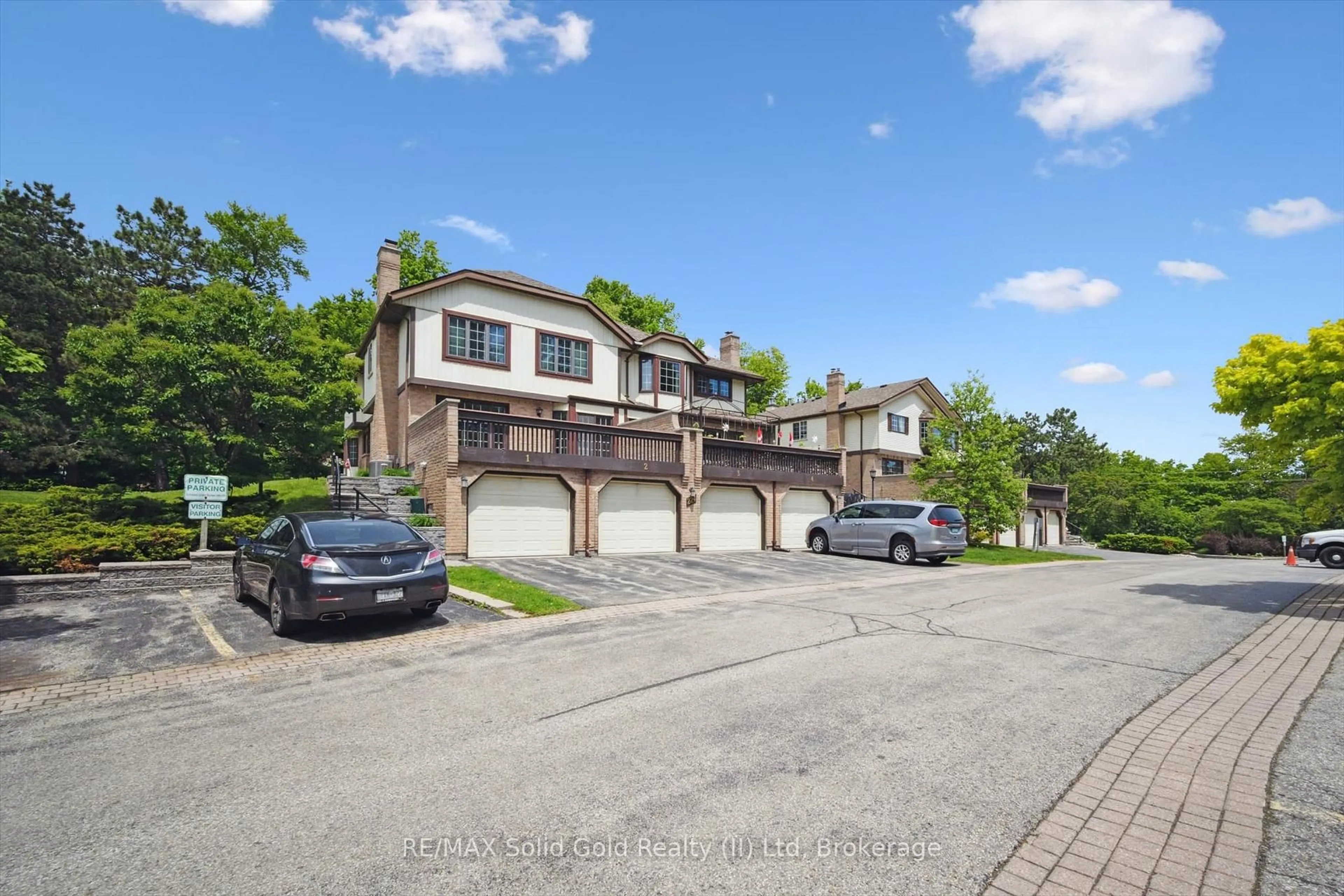 A pic from outside/outdoor area/front of a property/back of a property/a pic from drone, street for 224 Kingswood Dr #1, Kitchener Ontario N2E 2K2