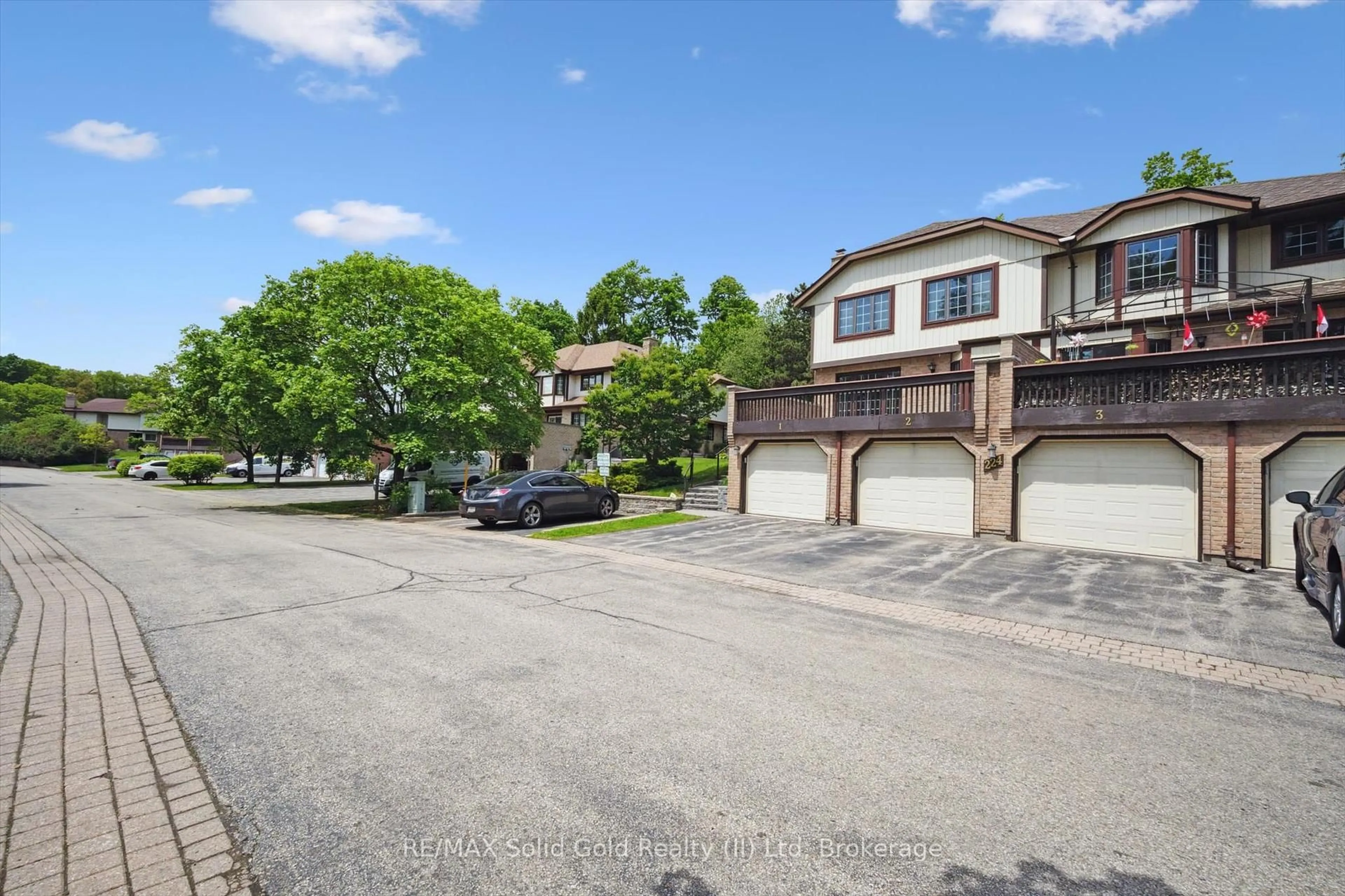 A pic from outside/outdoor area/front of a property/back of a property/a pic from drone, street for 224 Kingswood Dr #1, Kitchener Ontario N2E 2K2