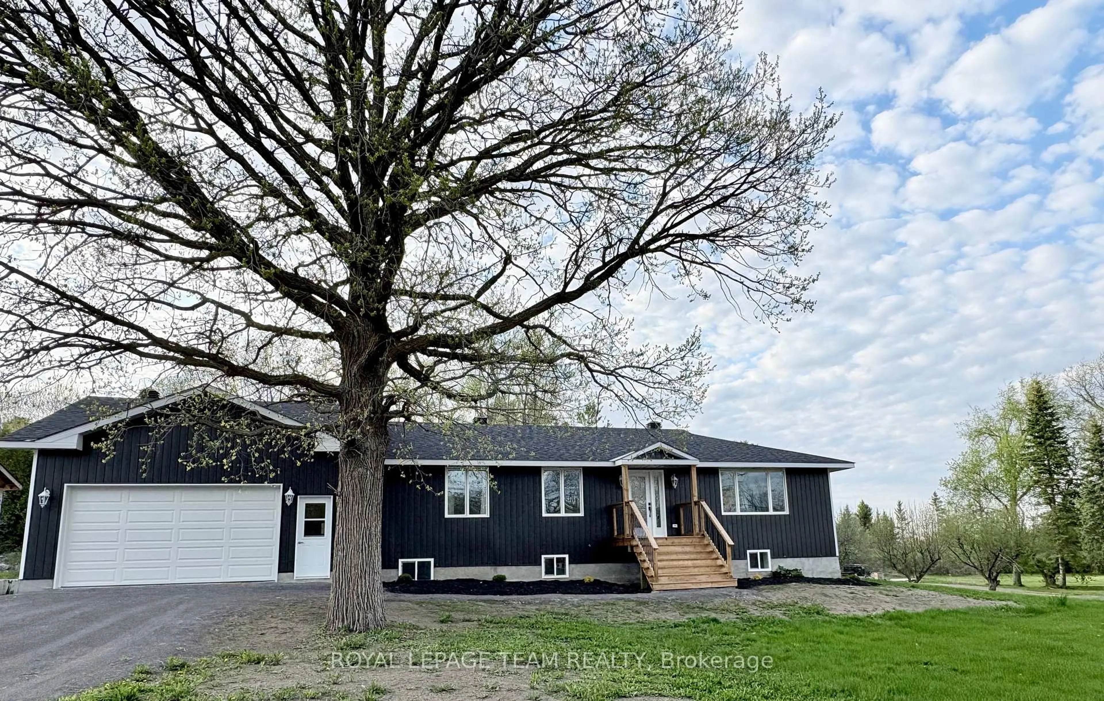 Home with vinyl exterior material, street for 164 Pinegrove Rd, Arnprior Ontario K7S 3G8