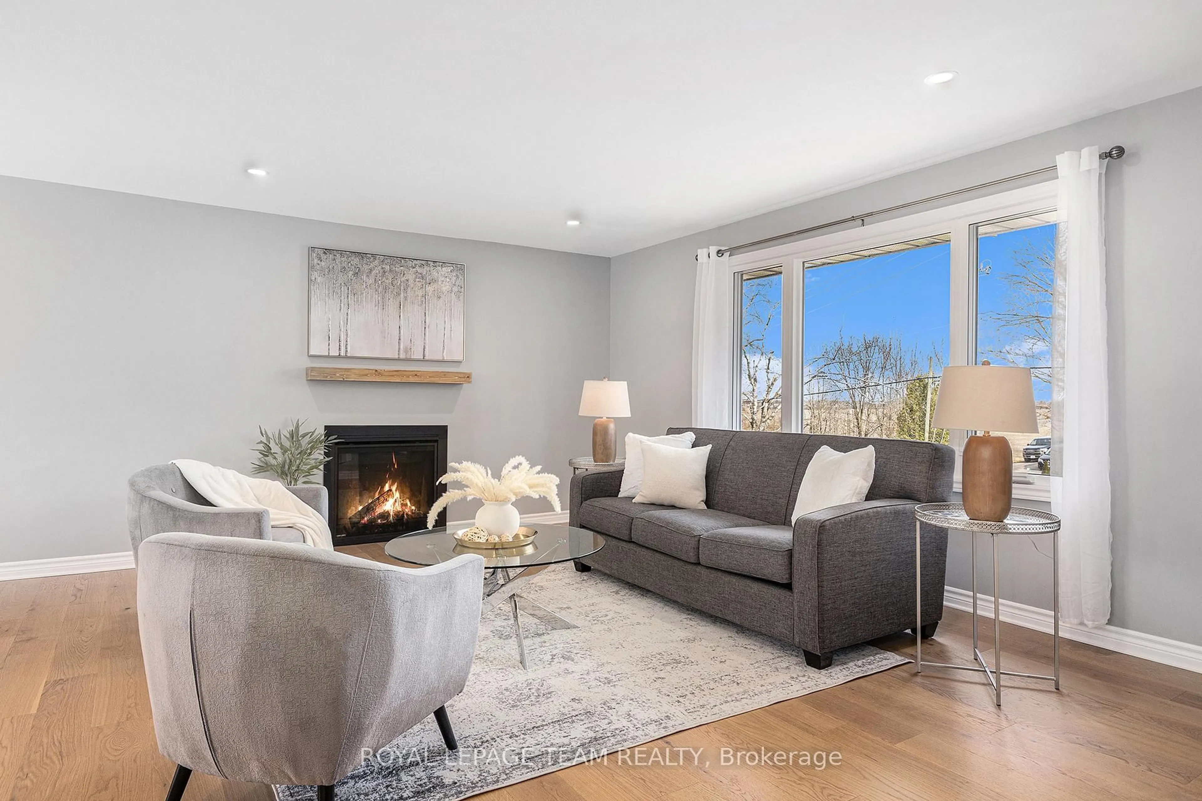 Living room with furniture, unknown for 164 Pinegrove Rd, Arnprior Ontario K7S 3G8