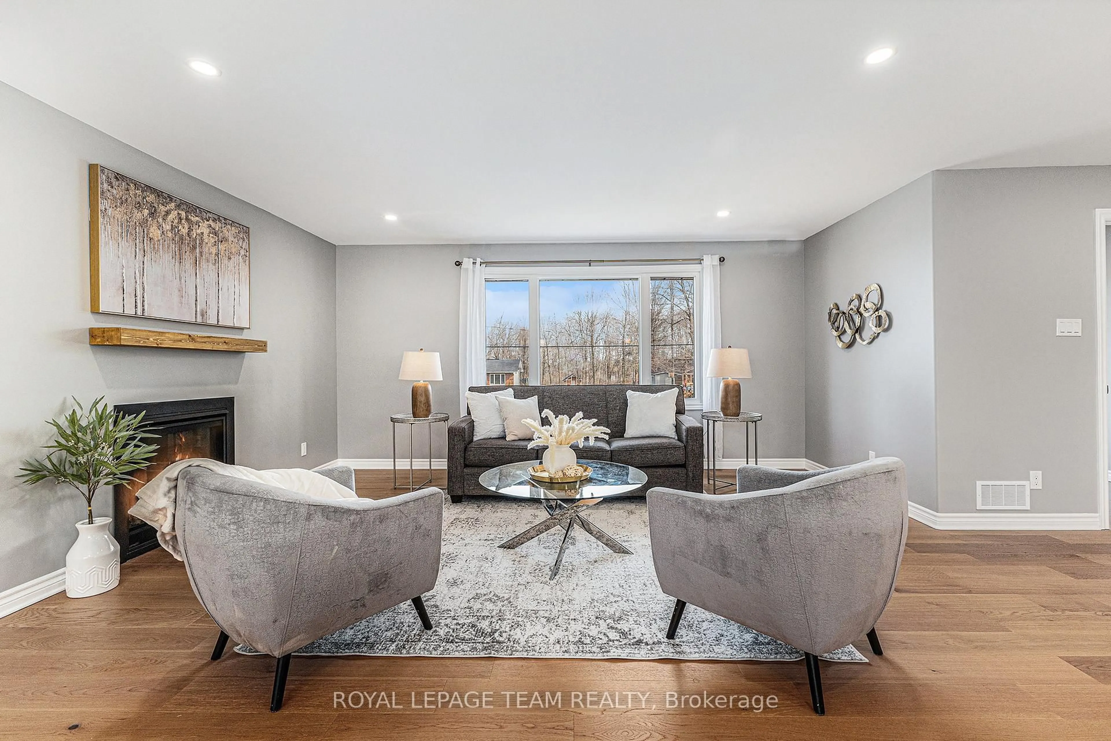 Living room with furniture, unknown for 164 Pinegrove Rd, Arnprior Ontario K7S 3G8