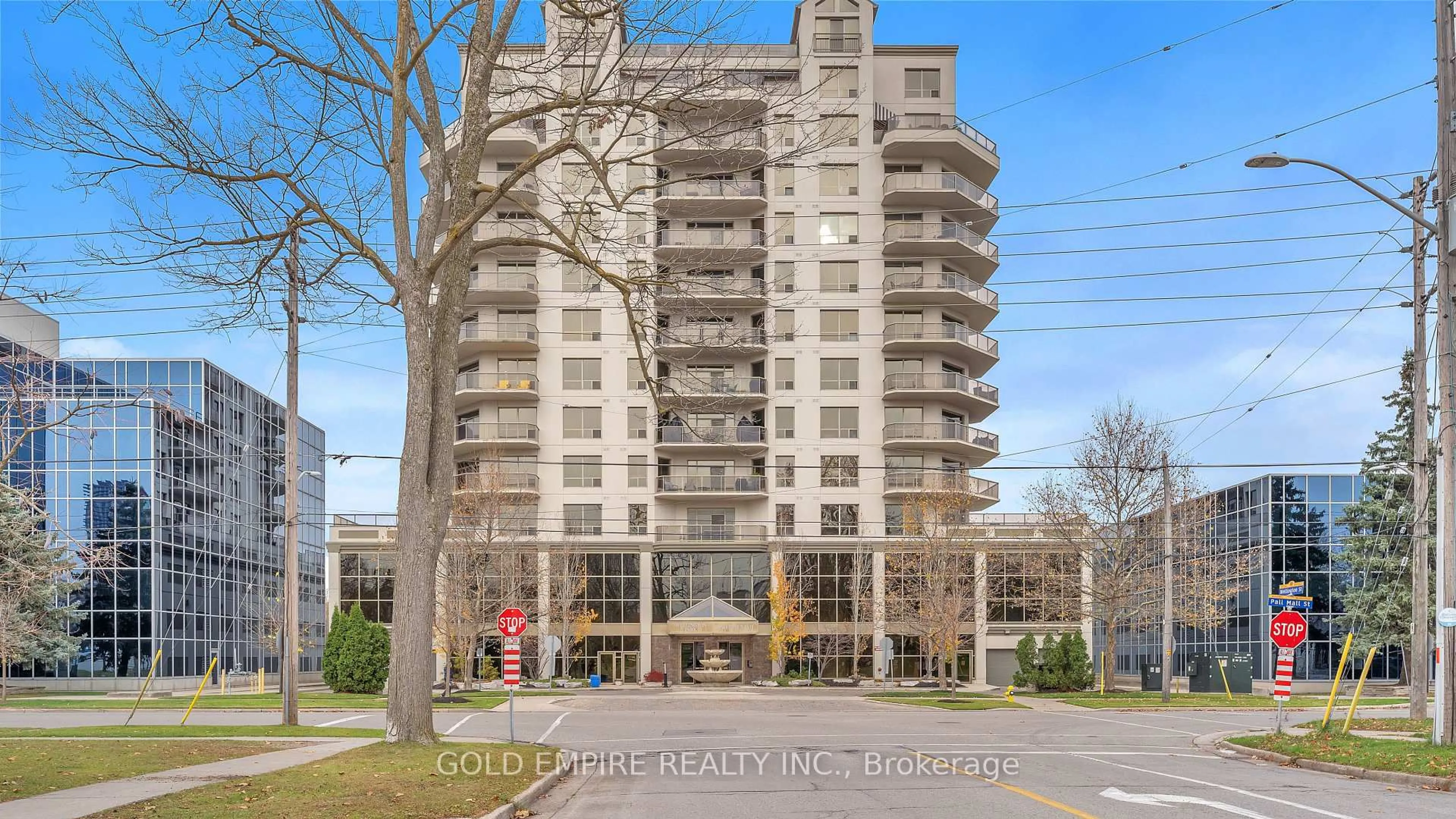 Indoor foyer for 250 Pall Mall St #507, London East Ontario N6A 6K3