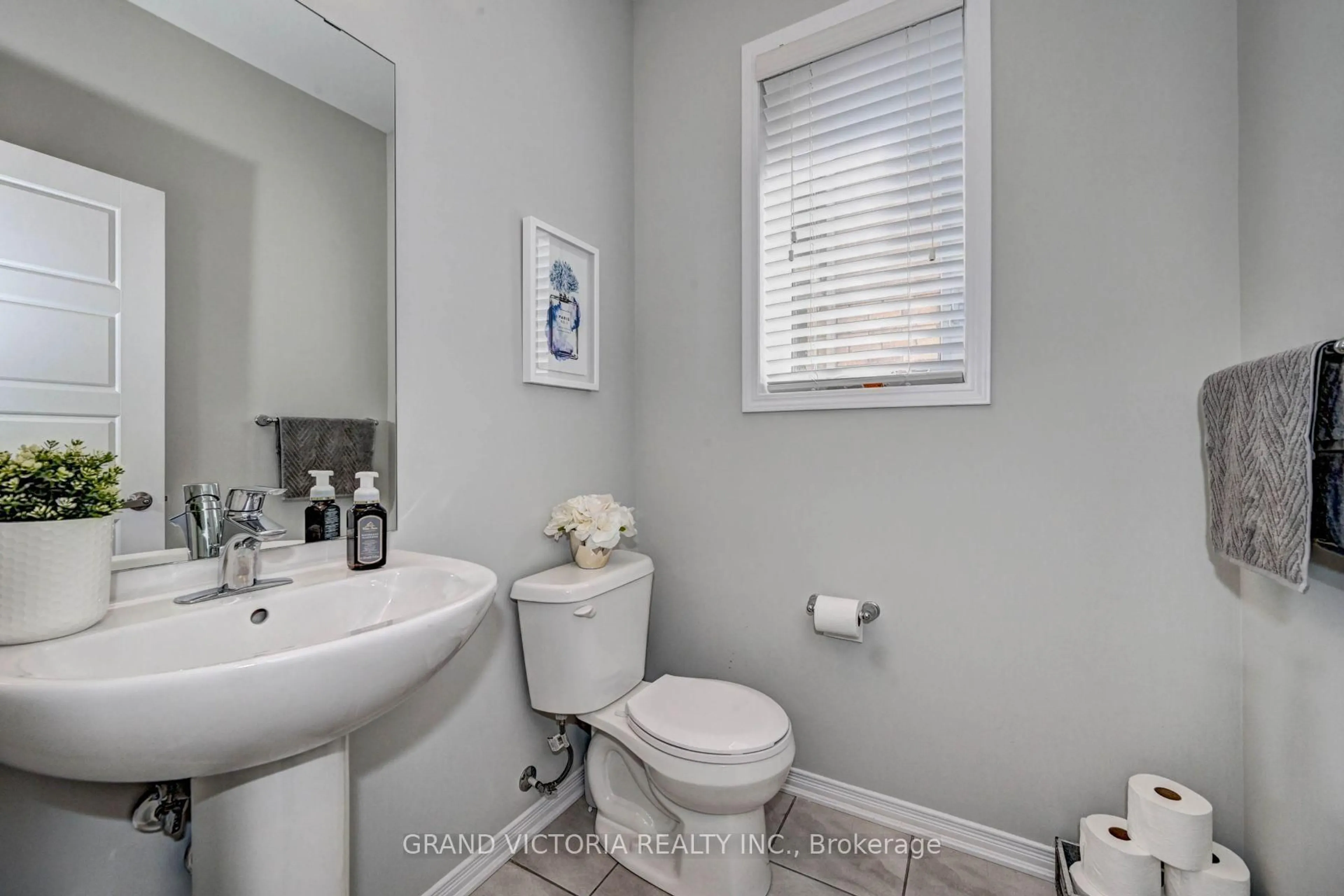 Standard bathroom, ceramic/tile floor for 55 Blacksmith Dr, Woolwich Ontario N0B 1M0
