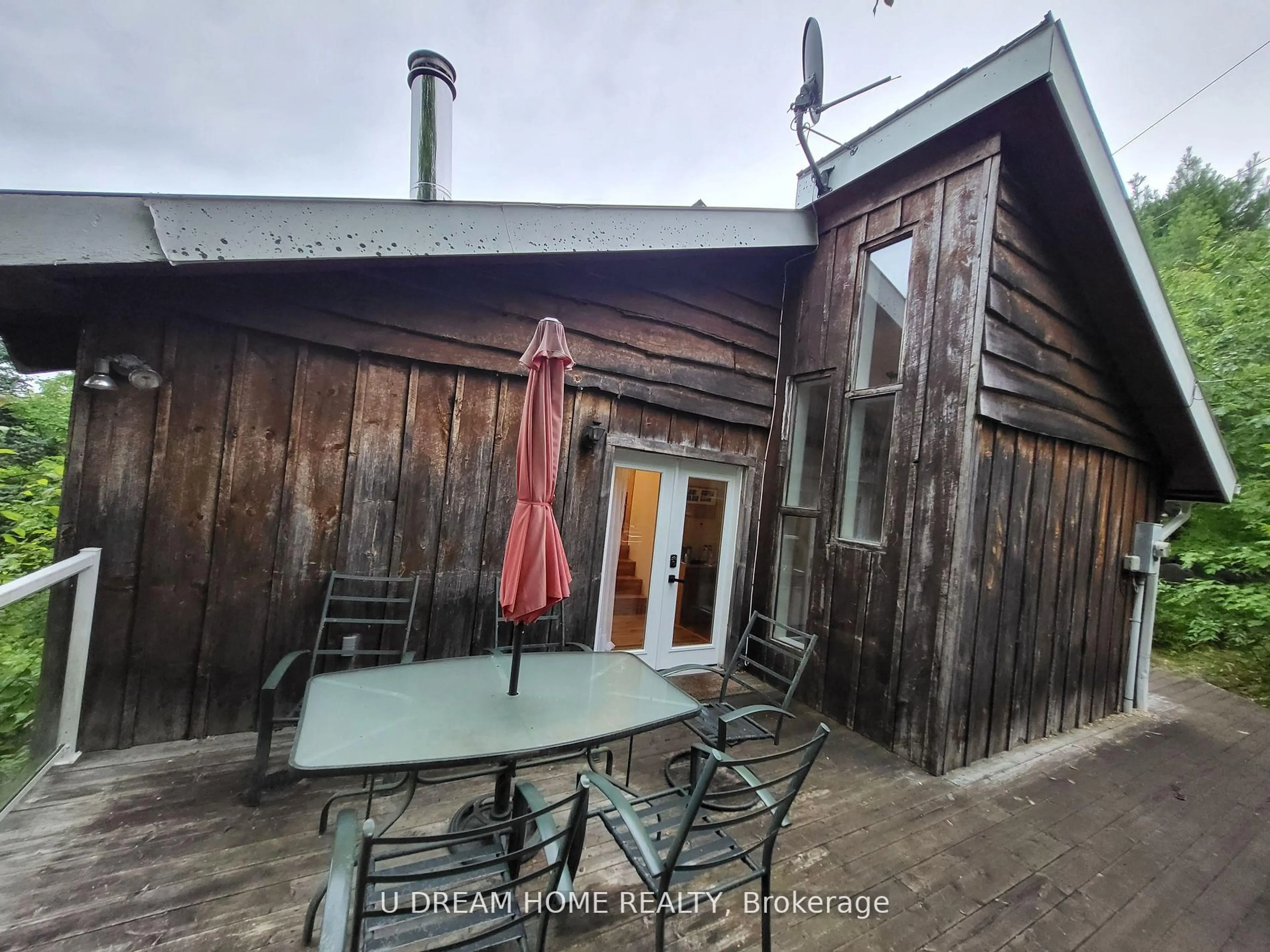 Patio, building for 454 Silver Lake Rd, Magnetawan Ontario P0A 1P0