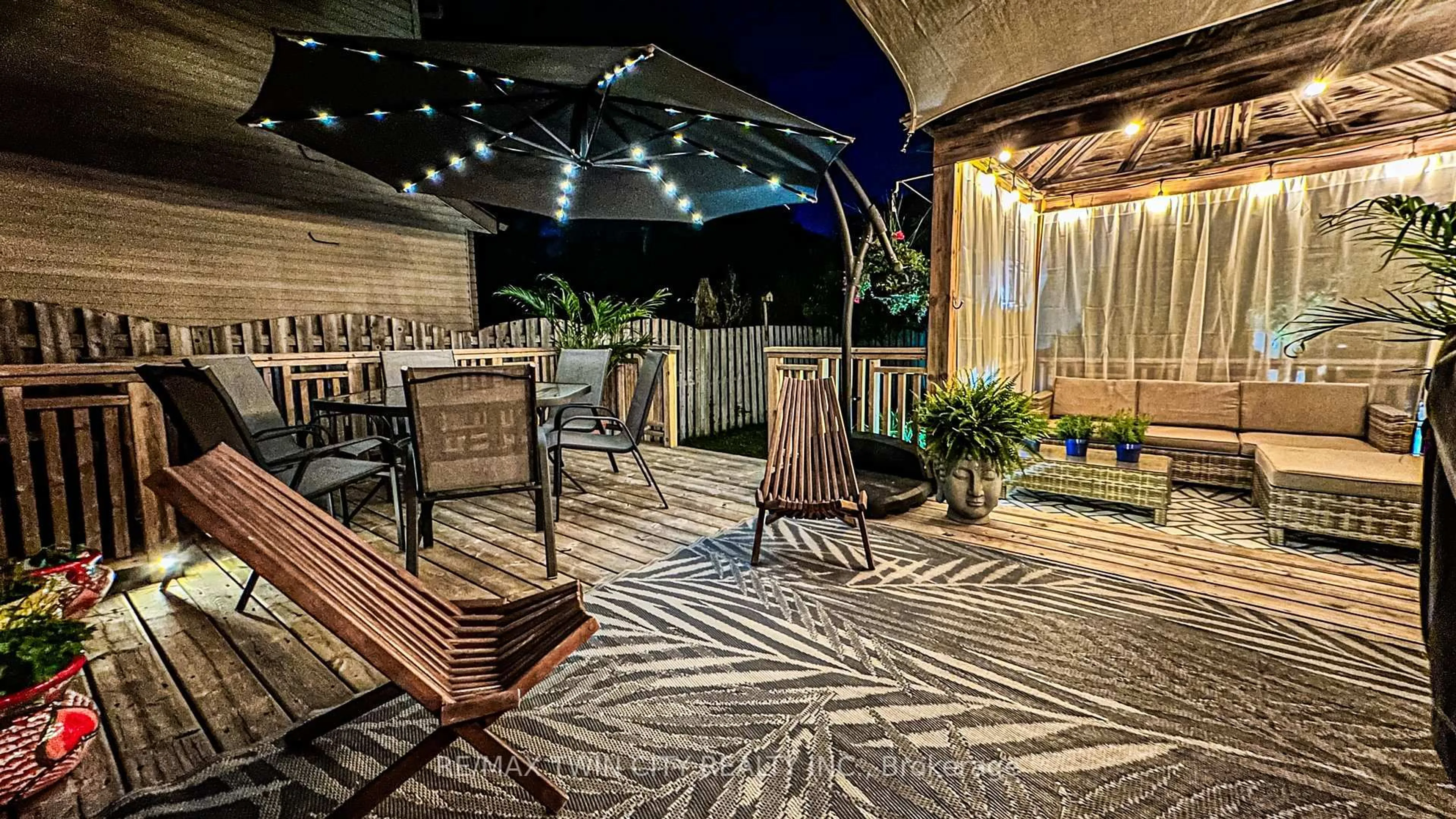Patio, street for 381 University Downs Cres, Waterloo Ontario N2K 4B1